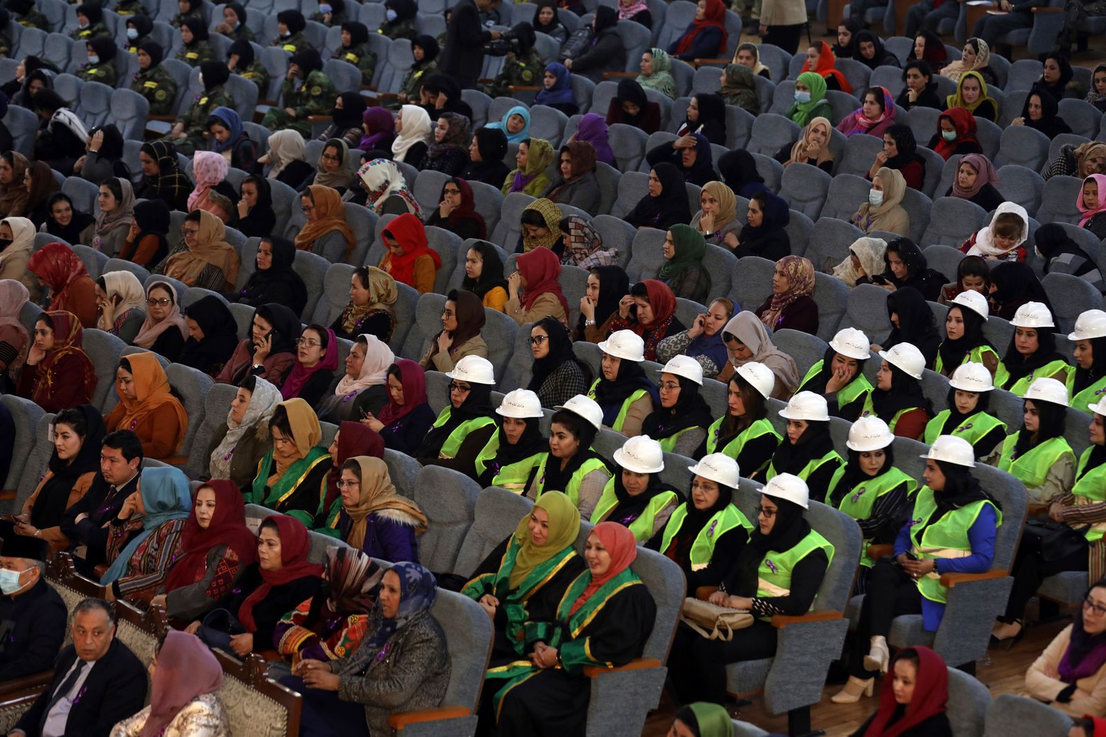 أفغانيات خلال احتفال في كابول باليوم العالمي للمرأة - 7 مارس 2021 - AP