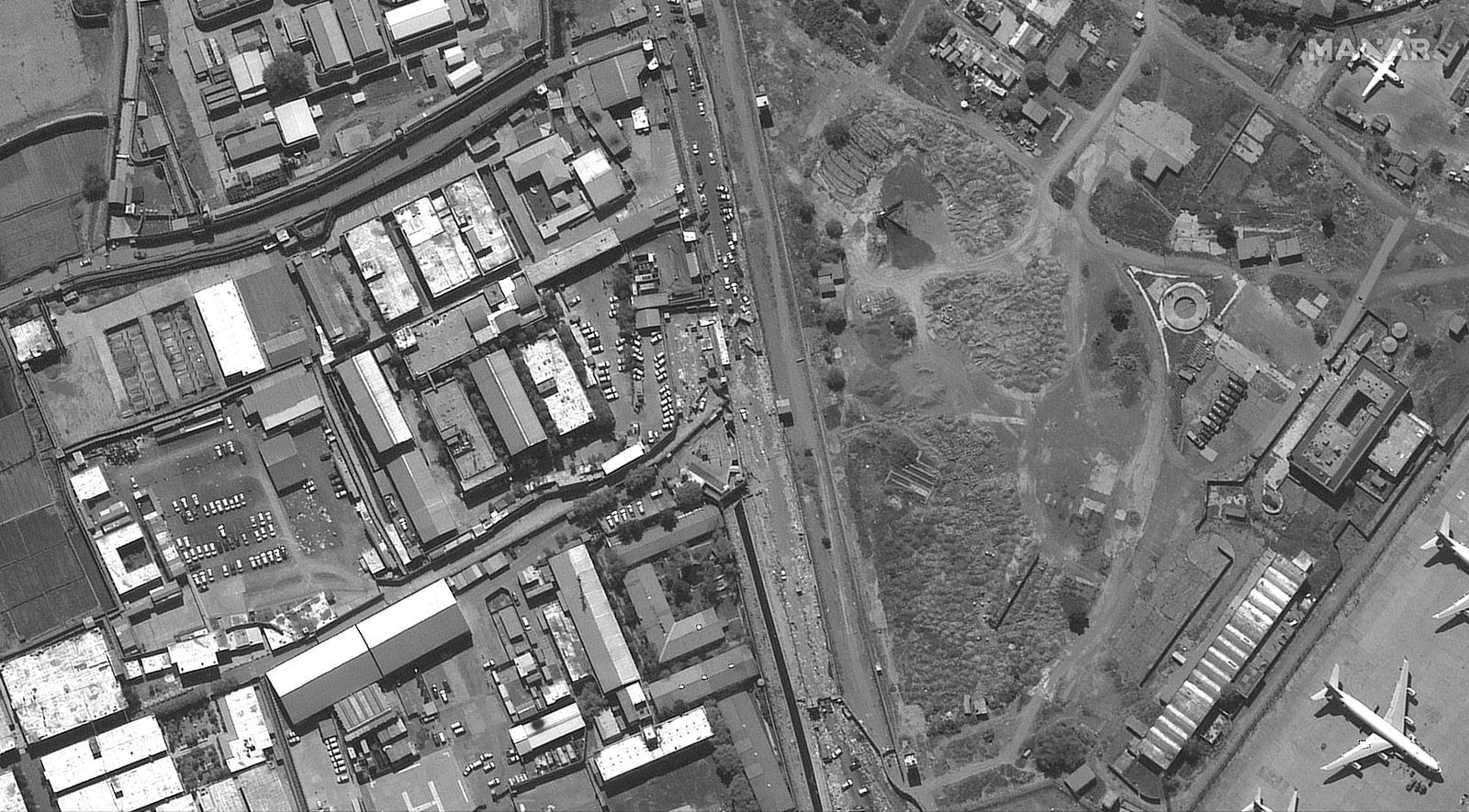 This August 27, 2021, satellite image courtesy of MAXAR, shows the area around the Abbey Gate at Hamid Karzai International Airport in Kabul. - Last-ditch evacuation flights took off from Kabul airport on Friday, a day after twin suicide bombings on crowds trying to flee Taliban-controlled Afghanistan killed at least 85 people, including 13 US servicemen. (Photo by Handout / Satellite image �2021 Maxar Technologies / AFP) / RESTRICTED TO EDITORIAL USE - MANDATORY CREDIT 