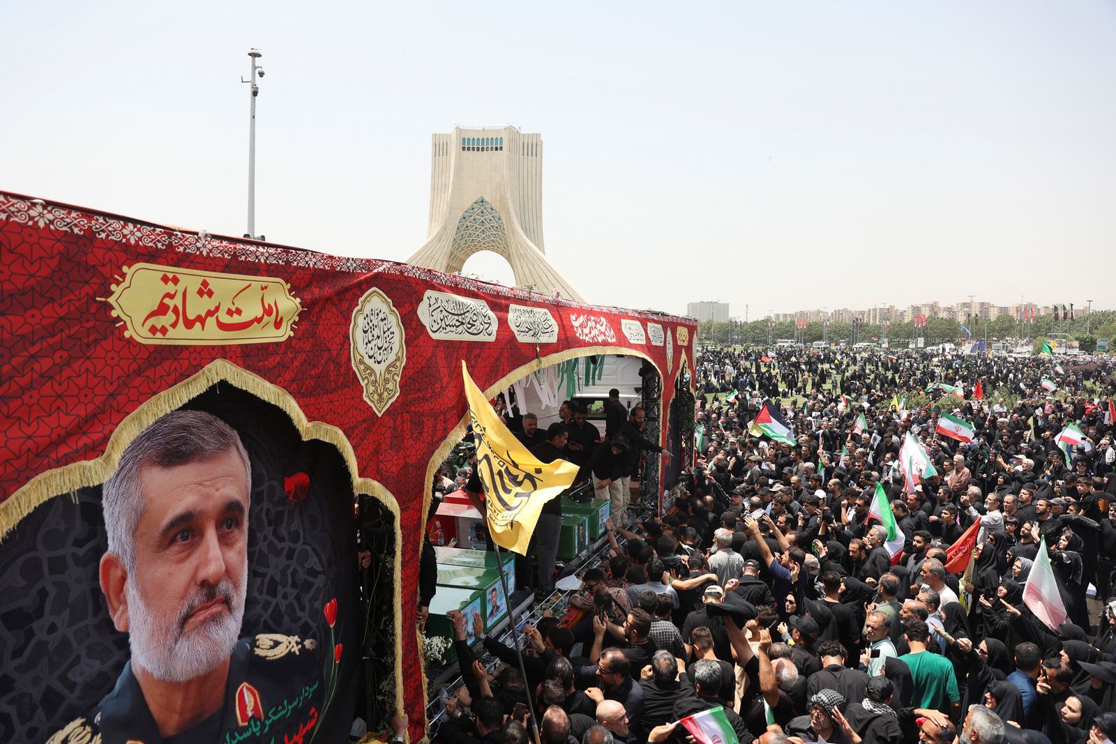 People attend the funeral procession of Iranian military commanders, nuclear scientists and others killed in Israeli strikes, in Tehran, Iran, June 28, 2025. Majid Asgaripour/WANA (West Asia News Agency) via REUTERS   ATTENTION EDITORS - THIS PICTURE WAS PROVIDED BY A THIRD PARTY