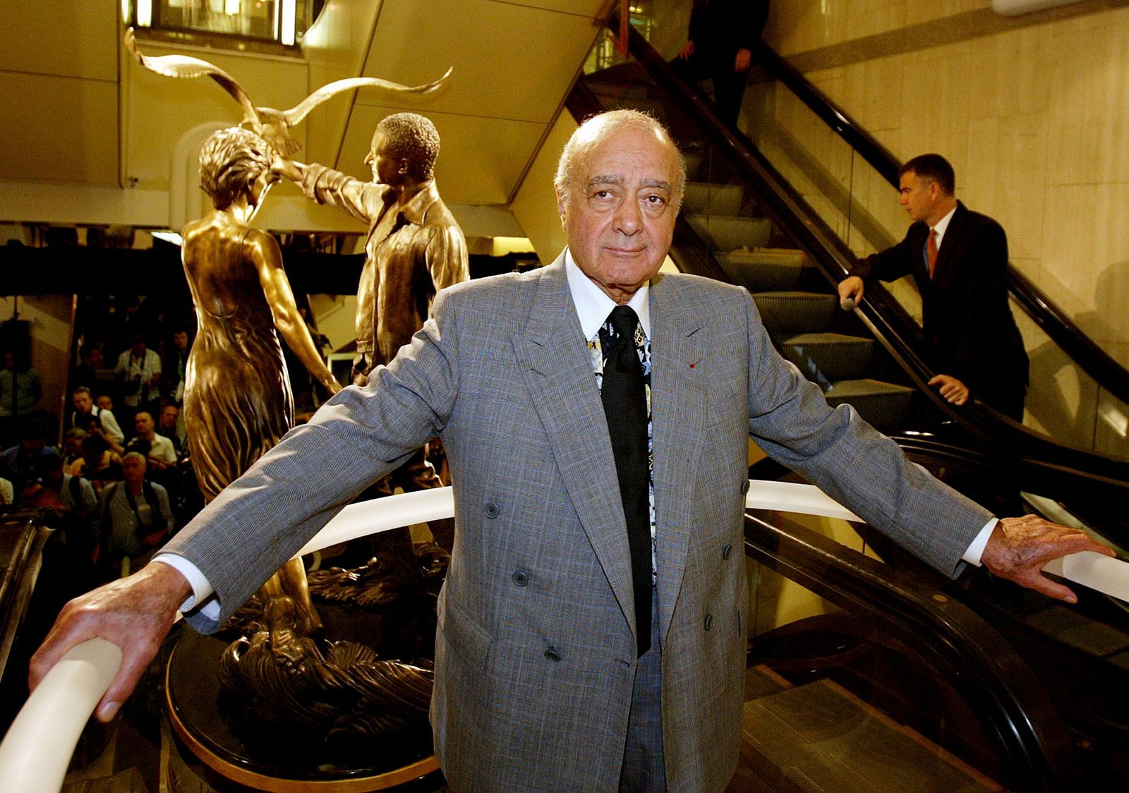 Harrods chairman Mohamed Al Fayed (C) unveils a memorial (L) to his son Dodi and Britain's Diana, Pr.. - REUTERS