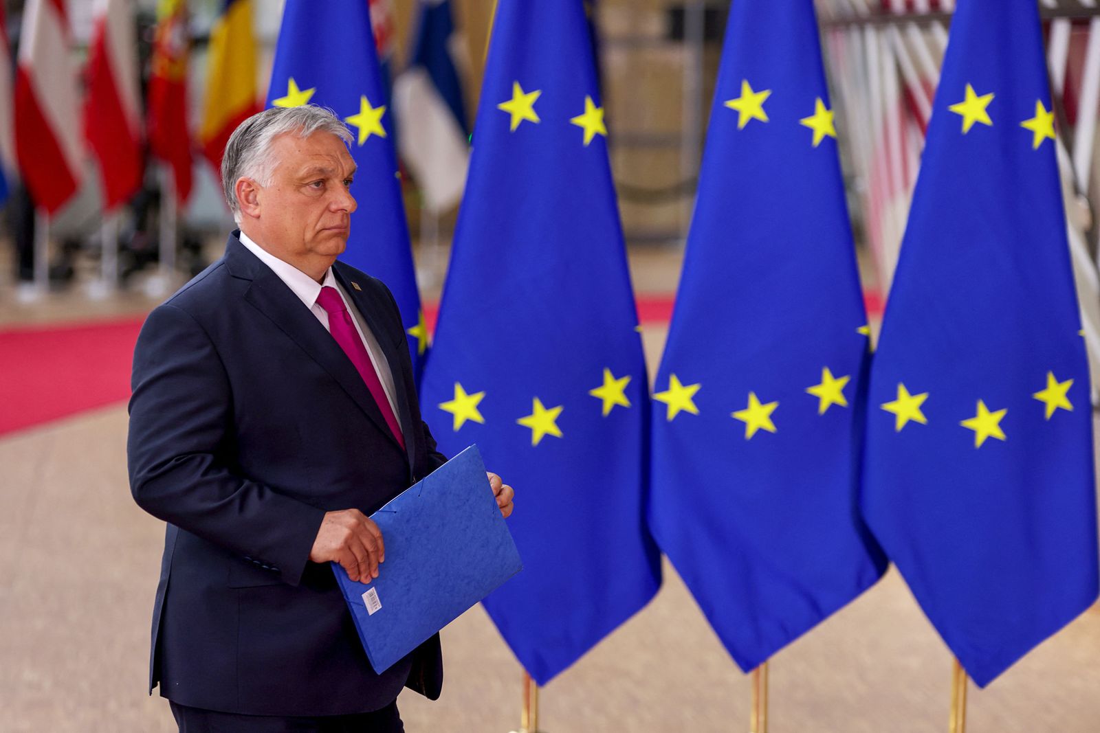 رئيس الوزراء المجري فيكتور أوربان عند وصوله إلى قمة الاتحاد الأوروبي في بروكسيل - 30 مايو 2022 - REUTERS