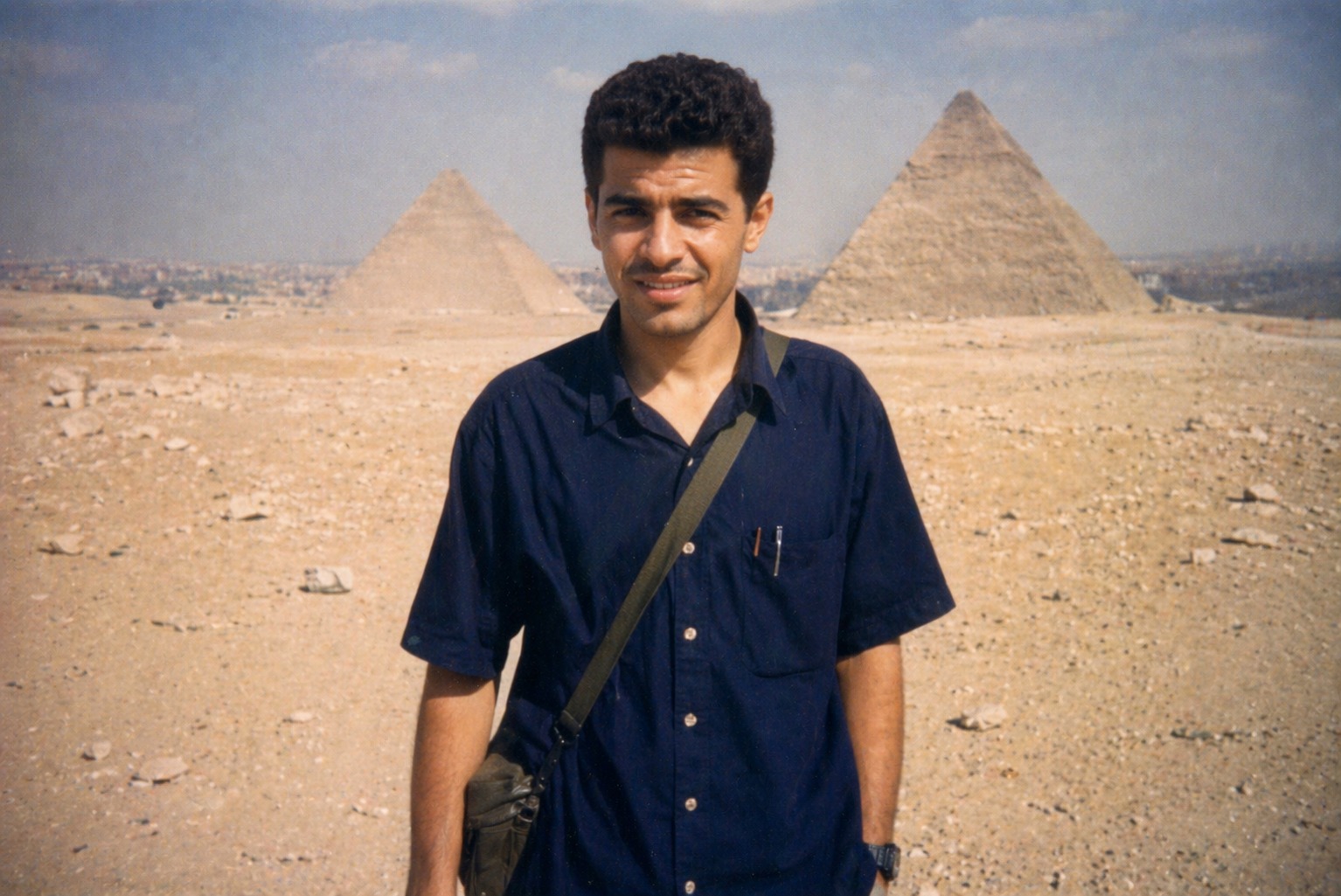 صورة منشأة بنموذج ChatGPT Images 2.0 الجديد للتعبير عن جودة التصوير بواسطة الكاميرا في التسعينيات - Asharq