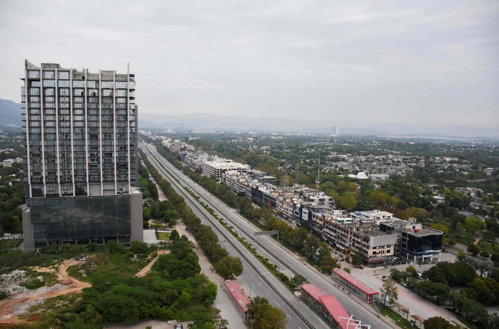 شوارع خالية في إسلام آباد قبيل انطلاق المفاوضات الأميركية الإيرانية، 11 أبريل 2026