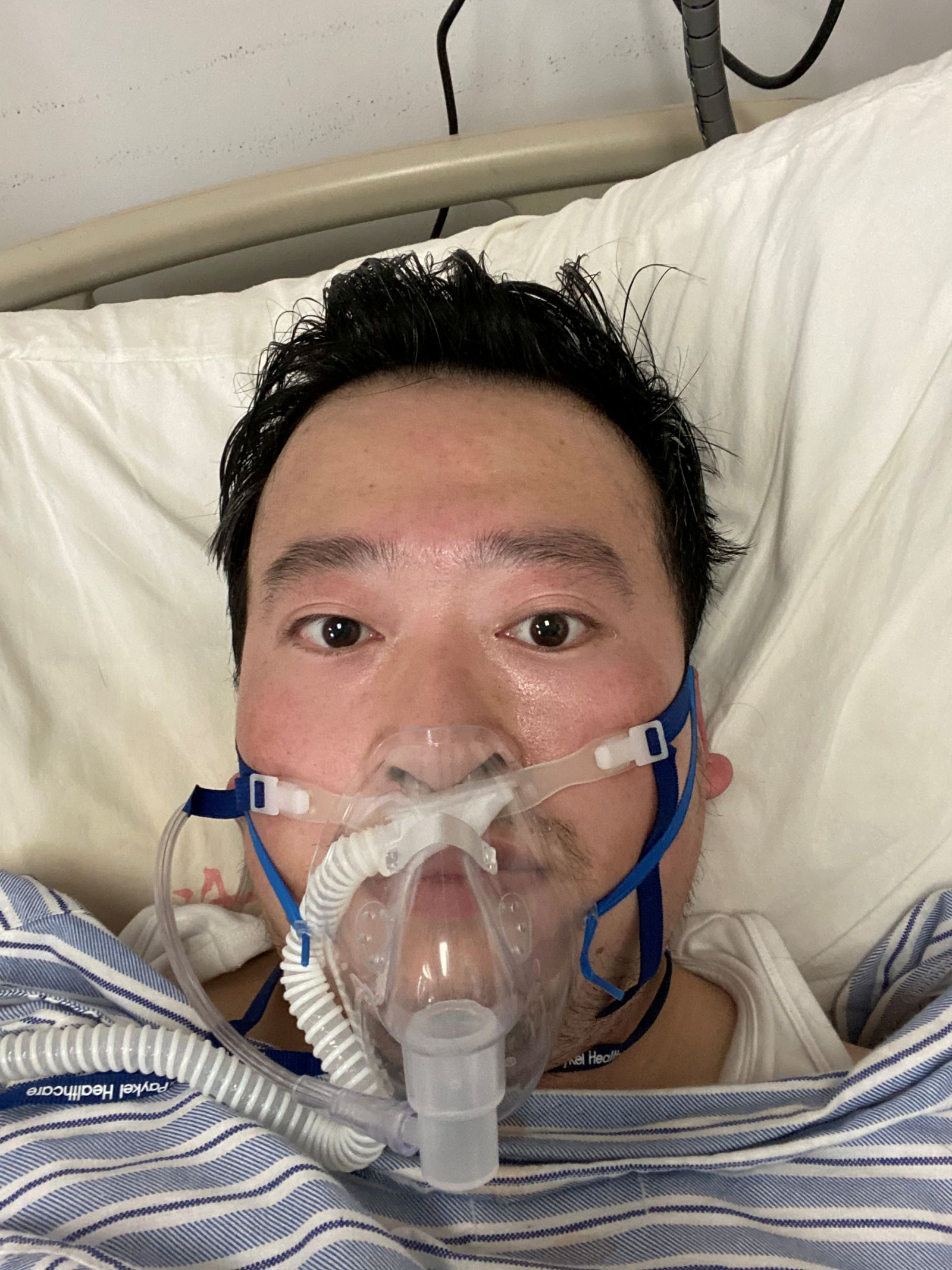 الطبيب الصيني لي وينليانغ في مستشفى بعد إصابته بفيروس كورونا - 3 فبراير 2020 - REUTERS