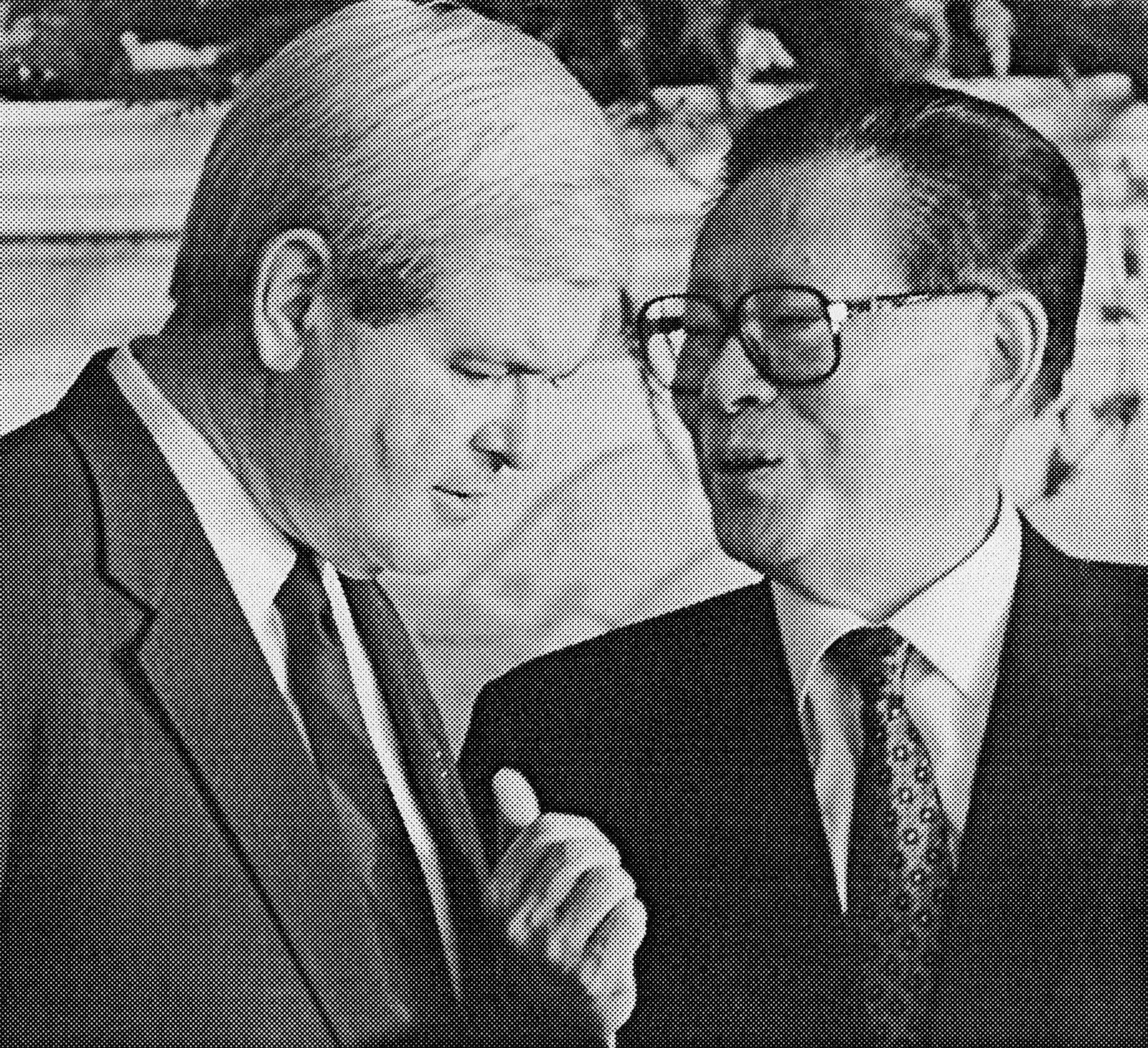 رئيس مجلس النواب الأميركي نيوت جينجريتش يتحدث مع الرئيس الصيني جيانج زيمين. أكتوبر 1997 - getty