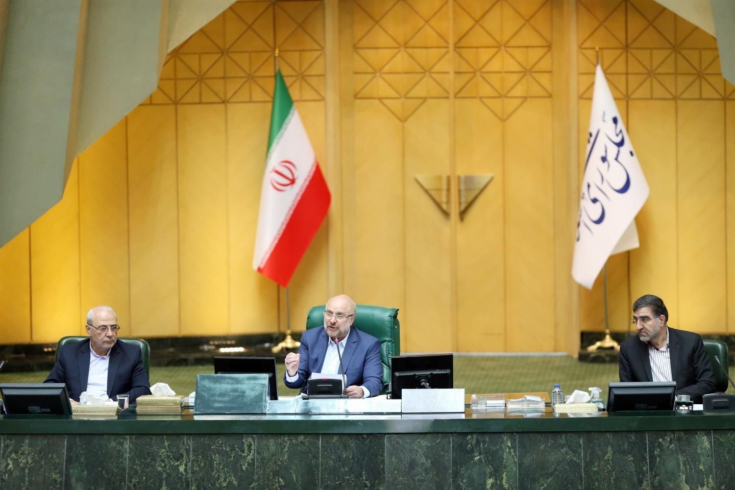 رئيس البرلمان الإيراني محمد باقر قاليباف خلال جلسة للمجلس في طهران - 31 مايو 2020 - AFP