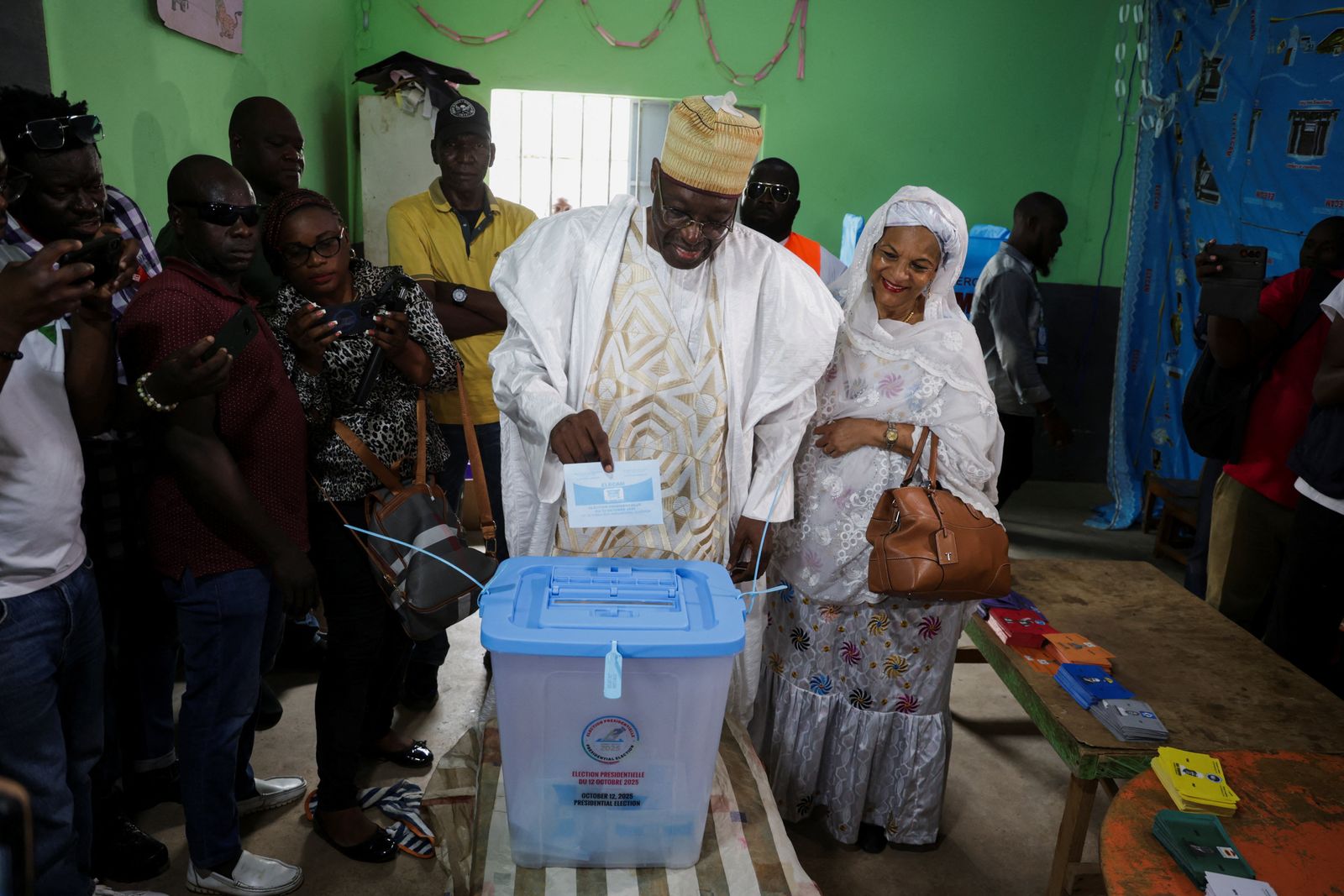 Presidential candidate Issa Tchiroma Bakary of the Cameroon National Salvation Front (FSNC) casts his vote on the day of Cameroon’s presidential election at the polling station of Ecole Maternelle de Foulbere in Garoua, Cameroon, October 12, 2025. REUTERS/Desire Danga Essigue