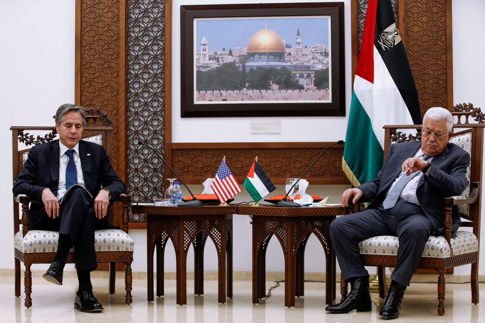 الرئيس الفلسطيني محمود عباس ووزير الخارجية الأميركي أنتوني بلينكن خلال لقائهما في رام الله - 25 مايو 2021 - REUTERS