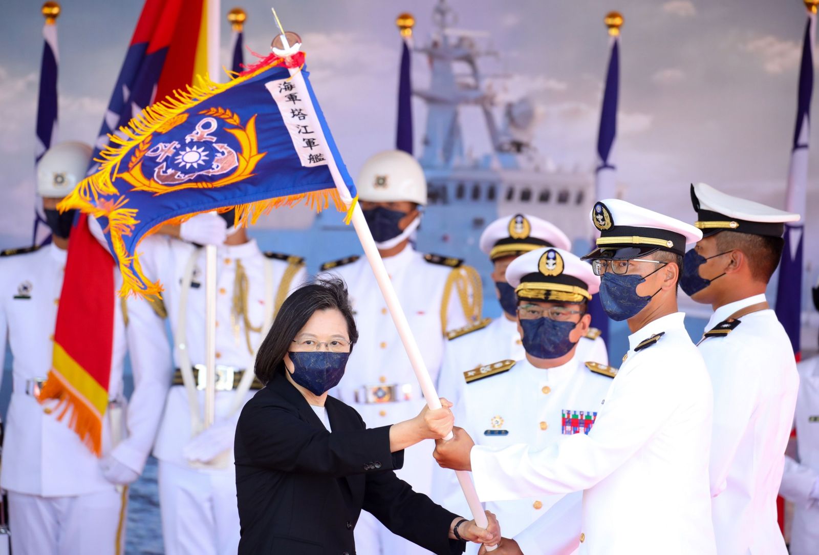الرئيسة التايوانية تساي إنغ ون خلال تدشين سفينة حربية جديدة في مقاطعة ييلان - 9 سبتمبر 2021 - Bloomberg