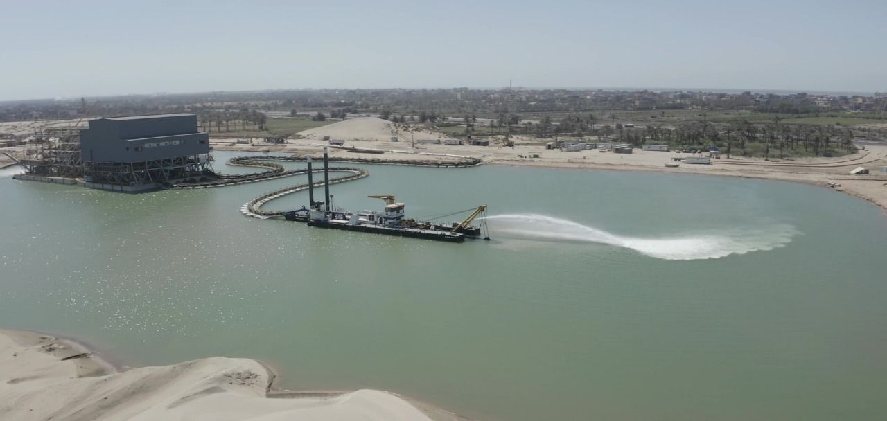 كراكات تستخلص الرمال والمعادن من المياه - البرلس، كفر الشيخ - 19 أكتوبر 2022 - الرئاسة المصرية 