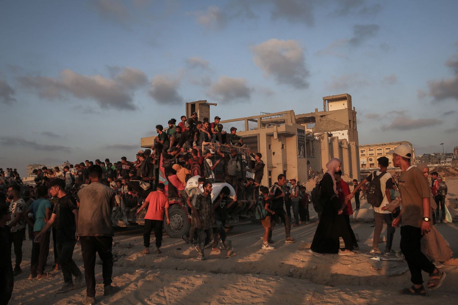 Palestinians gather to collect flour from an aid distribution point in Beit Lahia, northern Gaza, on Tuesday, June 17, 2025. Some of Israel�s closest European allies, including Germany, the UK and France, have grown increasingly critical of its prosecution of the war, which has destroyed much of the coastal strip and sparked what international�aid�agencies say is a hunger crisis. Photographer: Ahmad Salem/Bloomberg