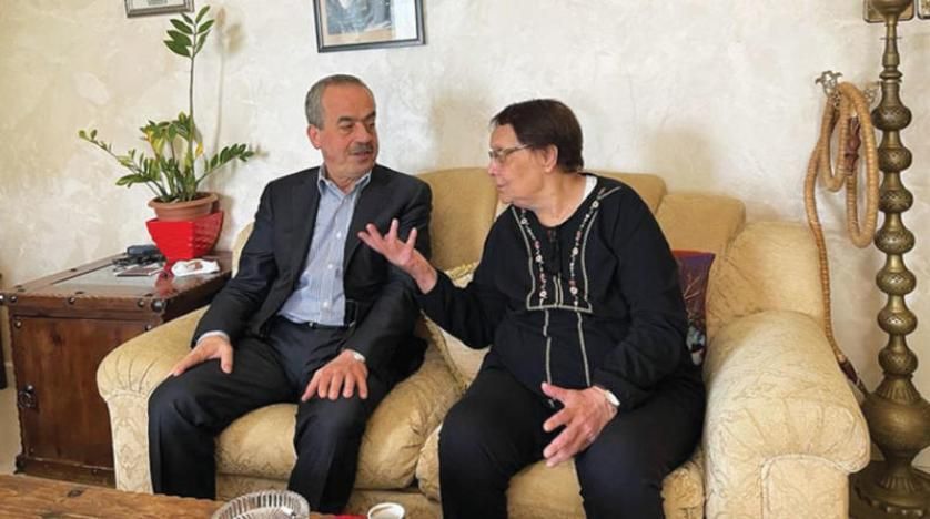 غسان شربل رئيس تحرير جريدة 'الشرق الأوسط' مع ليلى خالد عضو المجلس الوطني الفلسطيني أثناء حواره معها في عمان الأردن.