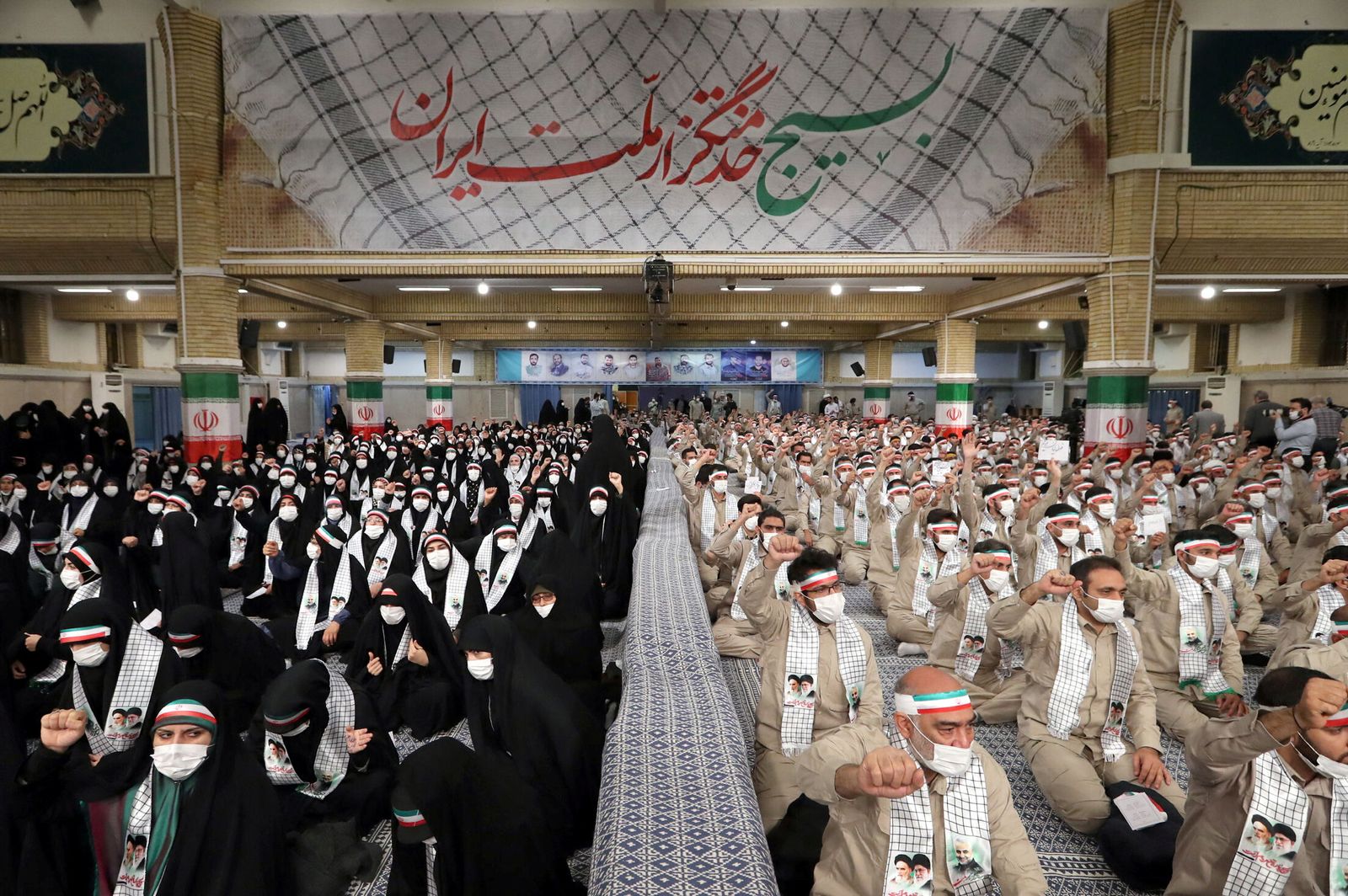 عناصر من قوات الباسيج تحضر اجتماعاً مع المرشد الإيراني علي خامنئي في طهران، إيران. 26 نوفمبر 2022