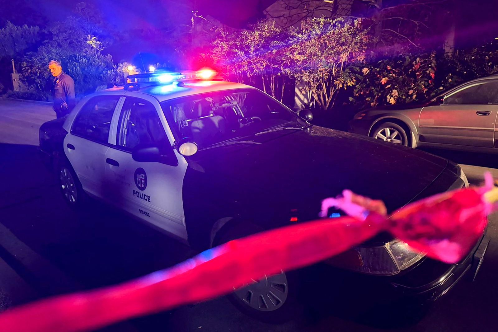 Police stop vehicles from entering the Brentwood Park neighbourhood where the bodies of two elderly people were found at the home of Hollywood director Rob Reiner in Los Angeles, California, U.S. December 14, 2025.  REUTERS/Jill Connelly