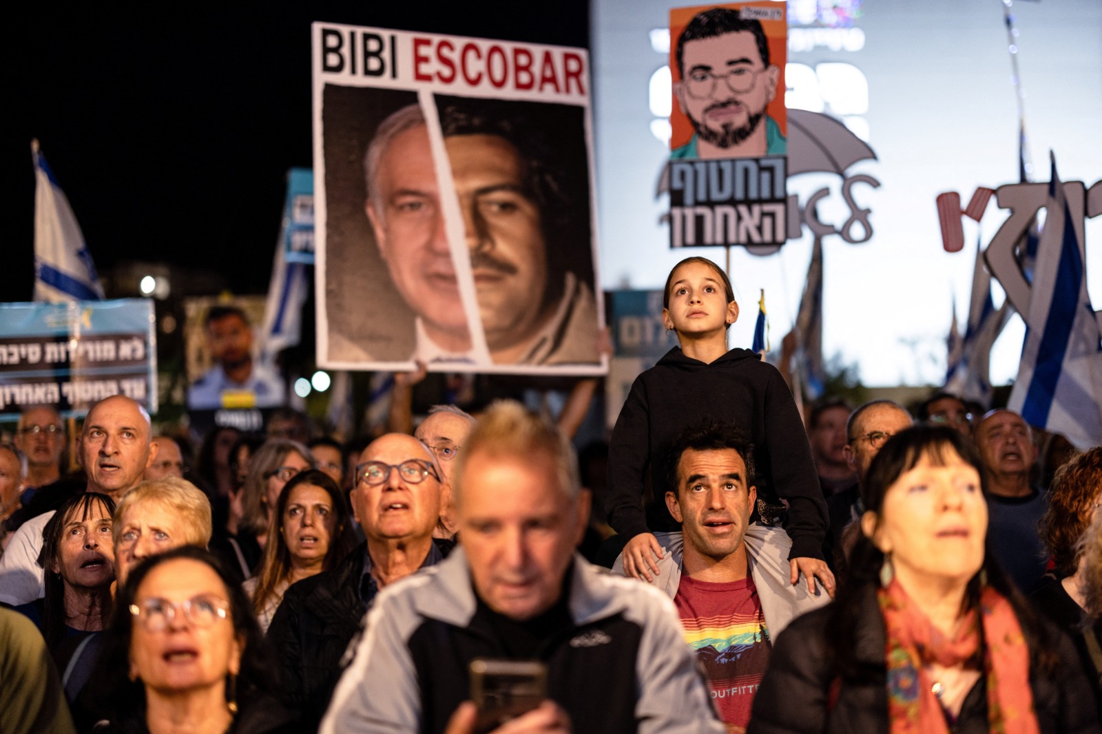 إسرائيليون يحتجون ضد حكومة رئيس الوزراء بنيامين نتنياهو في تل أبيب. 6 ديسمبر 2025