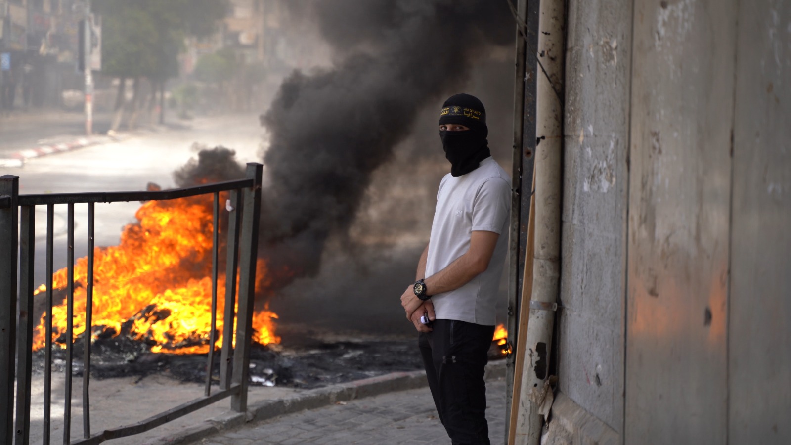 فلسطيني وسط مدينة جنين خلال اقتحام القوات الإسرائيلية أواخر مايو الماضي