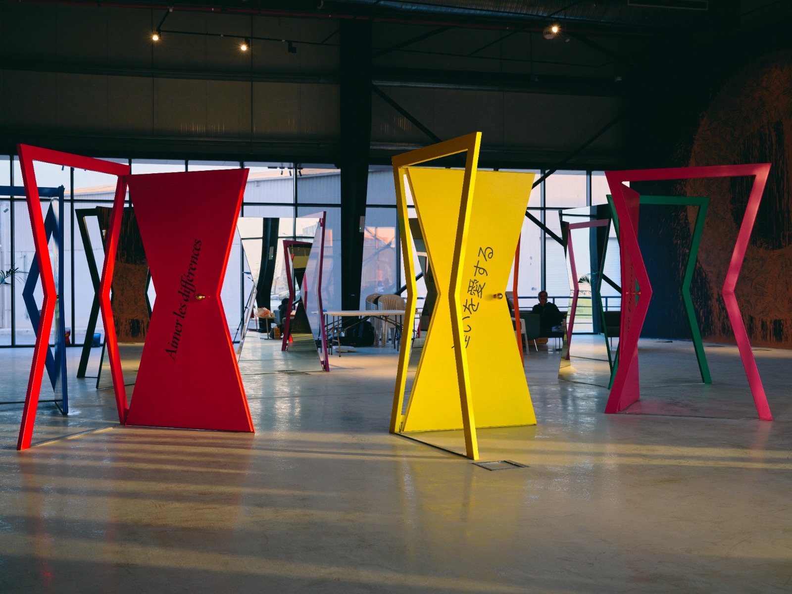 جانب من الأعمال الفنية في بينالسور