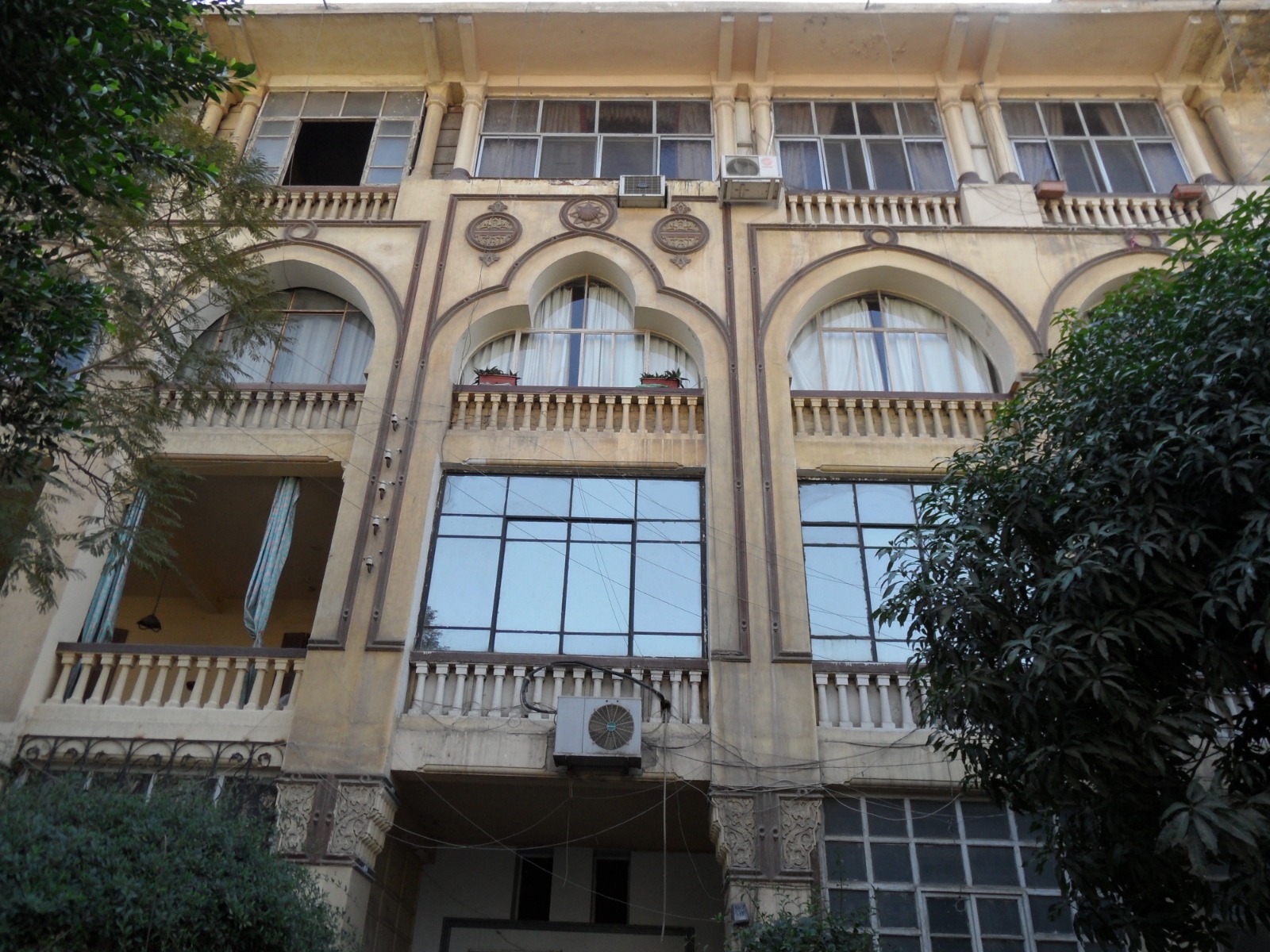 مبنى جرت فيه وقائع فيلم الوسادة الخالية