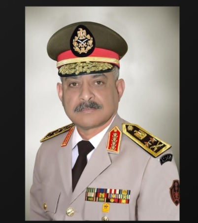 وزير الدفاع والإنتاج الحربي الفريق أول عبد المجيد صقر