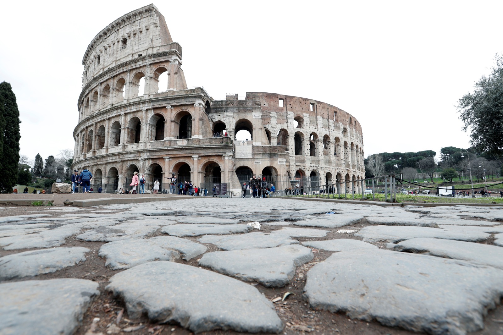 أهم معالم السياحة في العاصمة الإيطالية روما مدرج الكولوسيوم ويرجع تاريخه إلى القرن الأول الميلادي. 2 مارس 2020