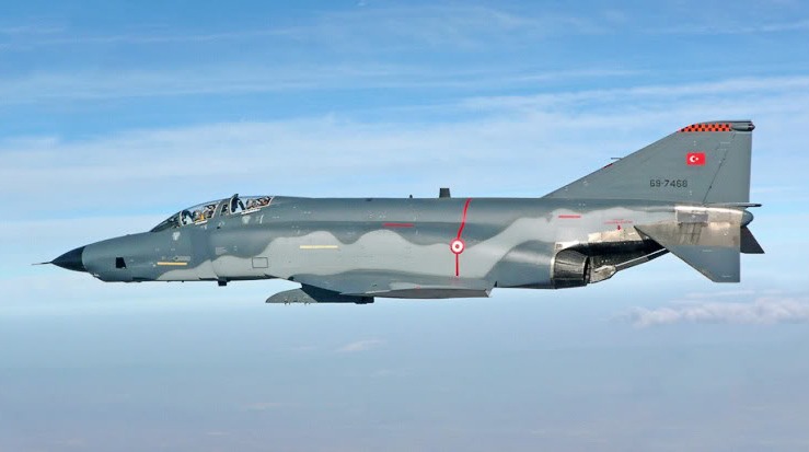 طائرة تركية من طراز RF-4E.