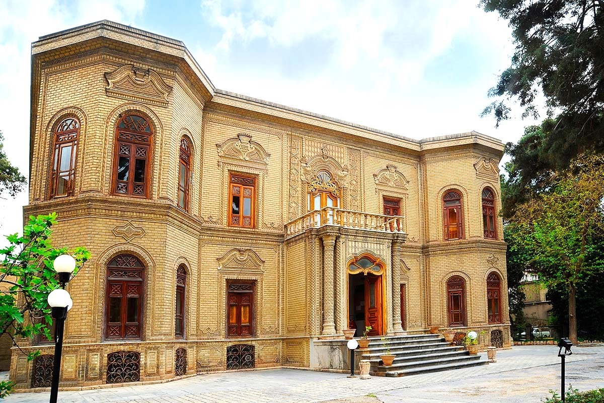 متحف الزجاج والسيراميك في إيران