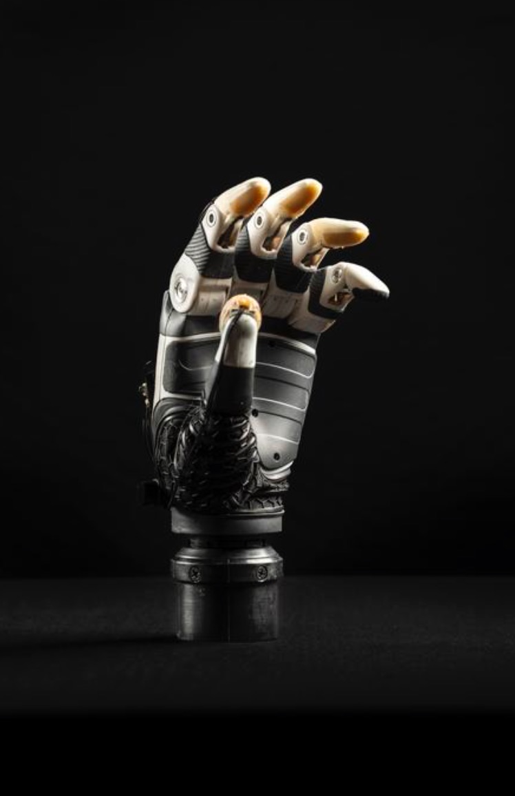 اليد الإصطناعية الذكية الجديدة