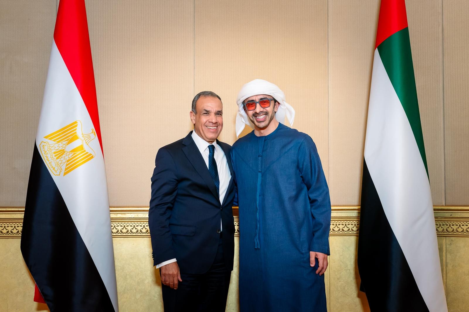 وزير الخارجية المصري بدر عبد العاطي مع نظيره الإماراتي الشيخ عبد الله بن زايد في الإمارات. 8 أبريل 2025