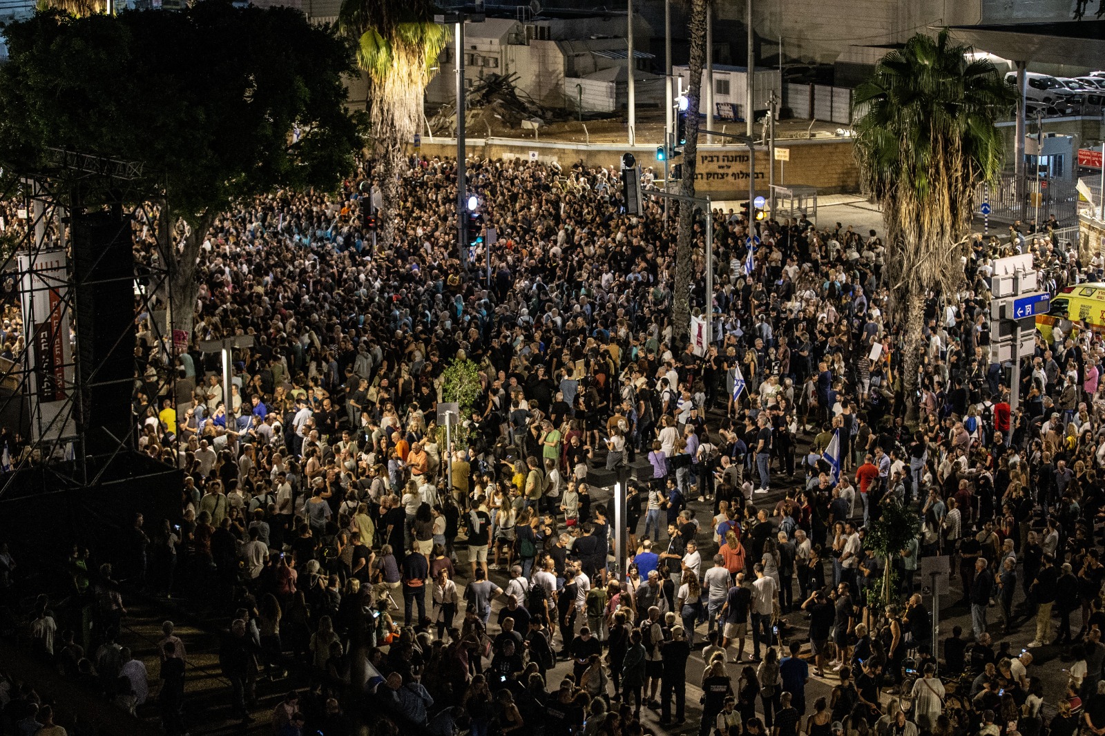 تظاهرات وسط تل أبيب للضغط على الحكومة الإسرائيلية في ملف الأسرى. 11 نوفمبر 2023