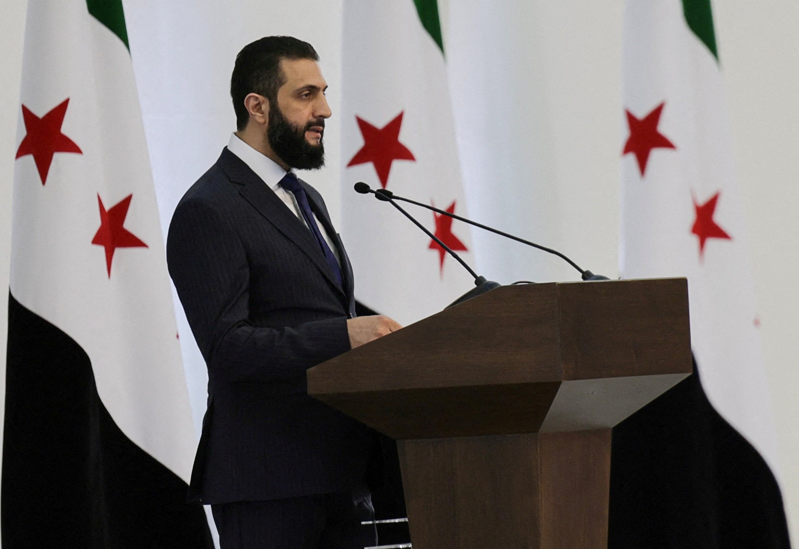 الرئيس السوري أحمد الشرع يتحدث خلال التشكيل الوزاري للحكومة السورية في دمشق. 29 مارس 2025