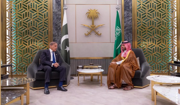 ولي العهد السعودي الأمير محمد بن سلمان يجتمع مع رئيس الوزراء الباكستاني محمد شهباز شريف في جدة. 19 مارس 2025