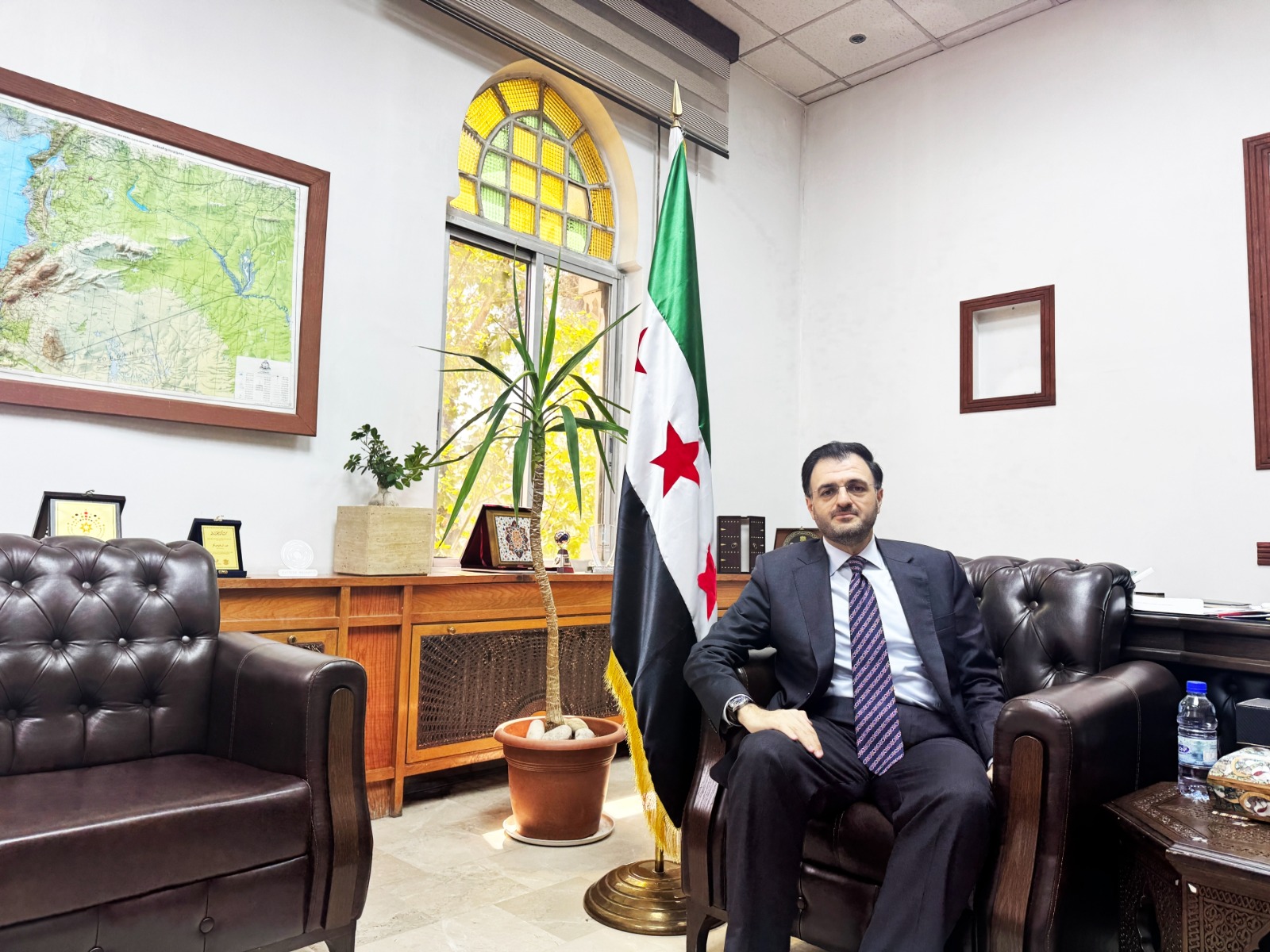 وزير الاتصالات السوري السوري عبدالسلام هيكل في مكتبه بدمشق