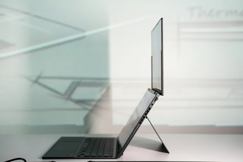 إطلاق حاسوب أسوس Zenbook Duo 2024 بشاشتين وأوضاع مختلفة للاستخدام بمعرض CES 2024 لإلكترونيات المستهلكين