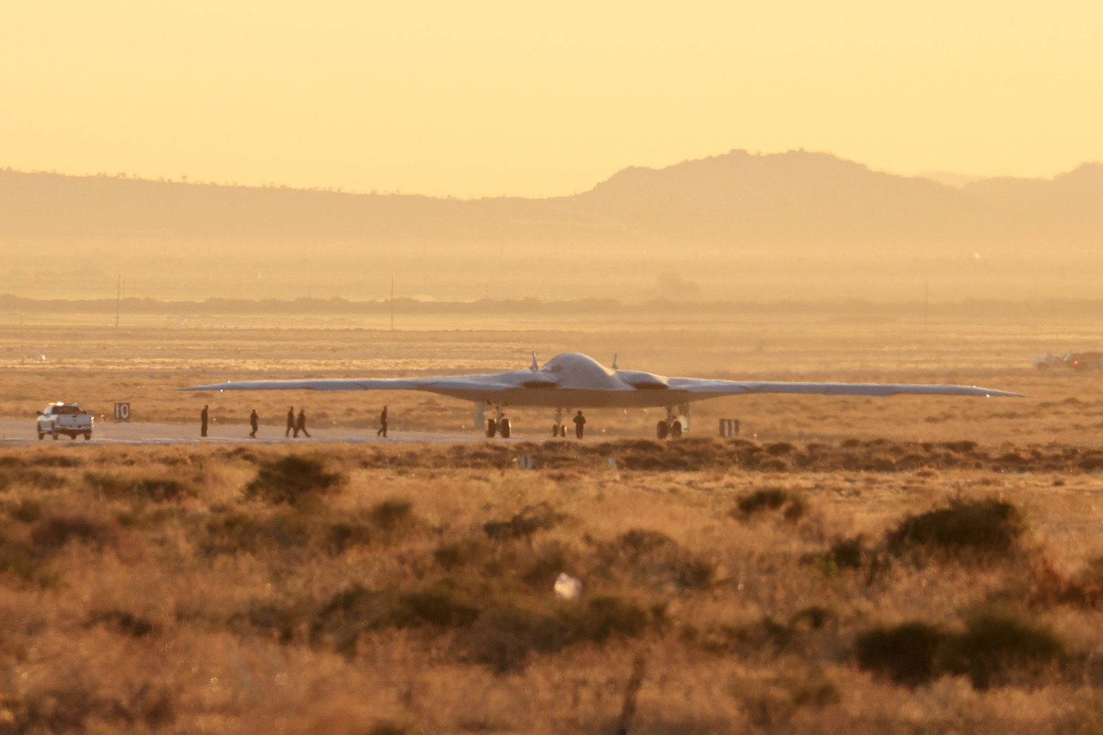 قاذفة القنابل الشبحية بعيدة المدى من طراز B-21 