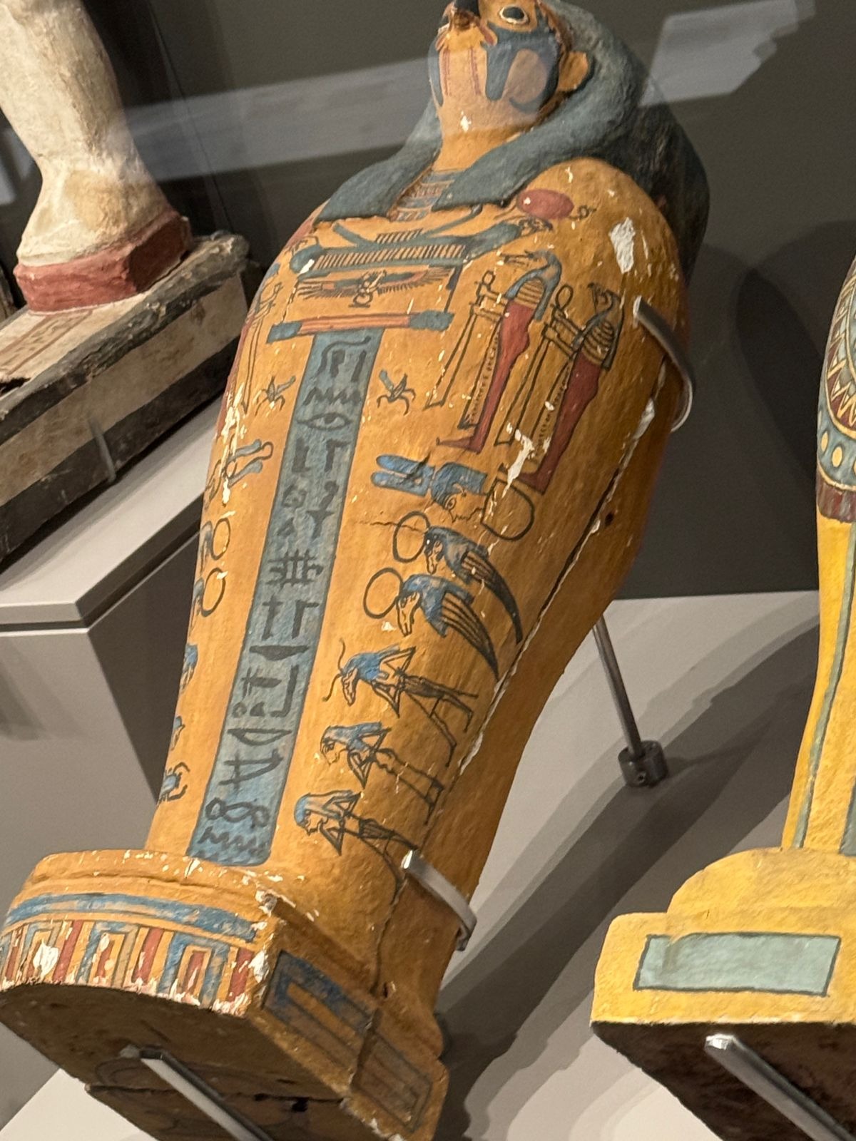 جانب من الآثار المصرية المعروضة في المتحف المصري الكبير، الجيزة، مصر. يونيو 2025