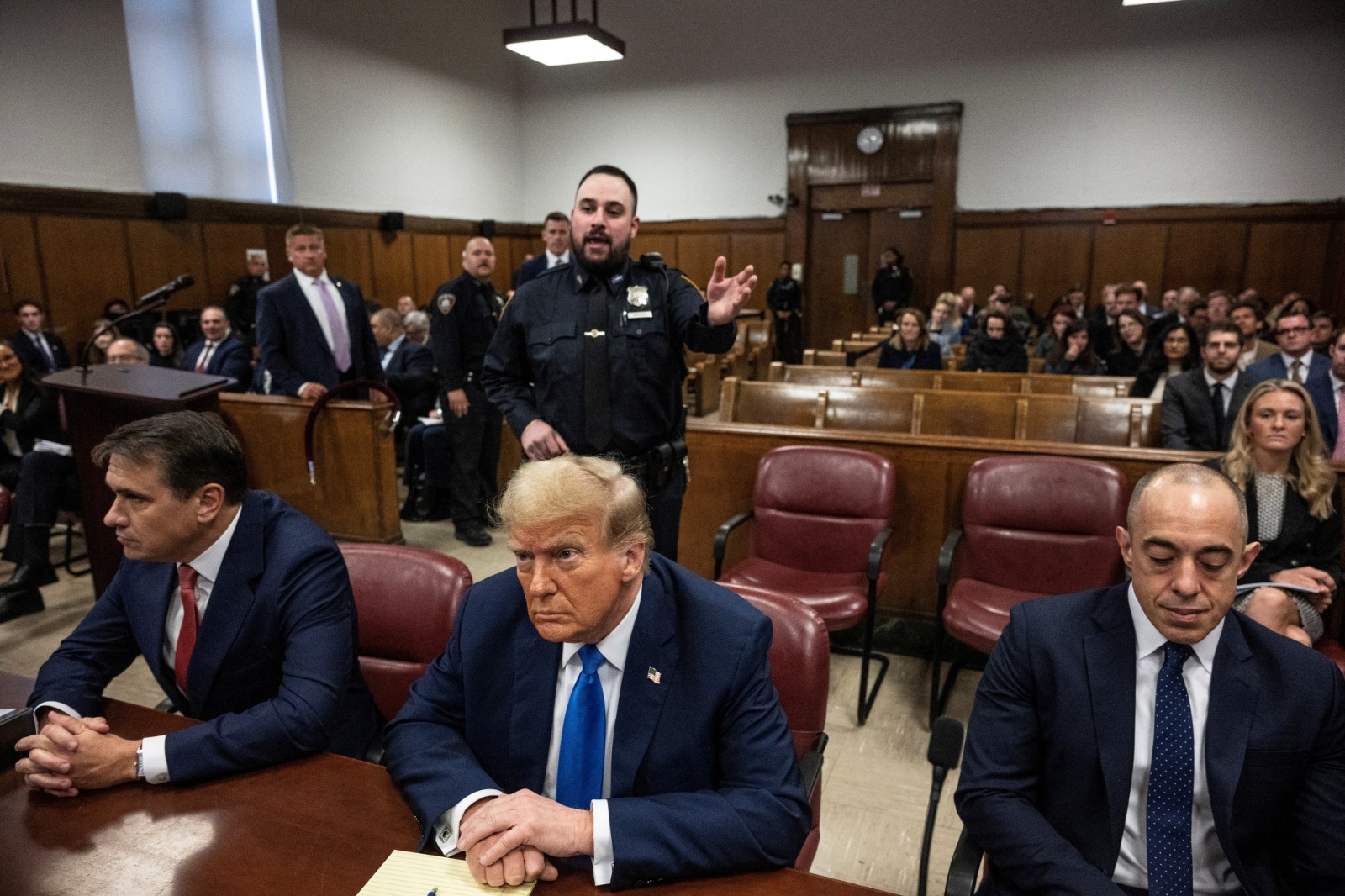 الرئيس الأميركي السابق دونالد ترمب يحضر المرافعات الافتتاحية لمحاكمته في قضية جنائية في نيويورك. 22 أبريل 2024