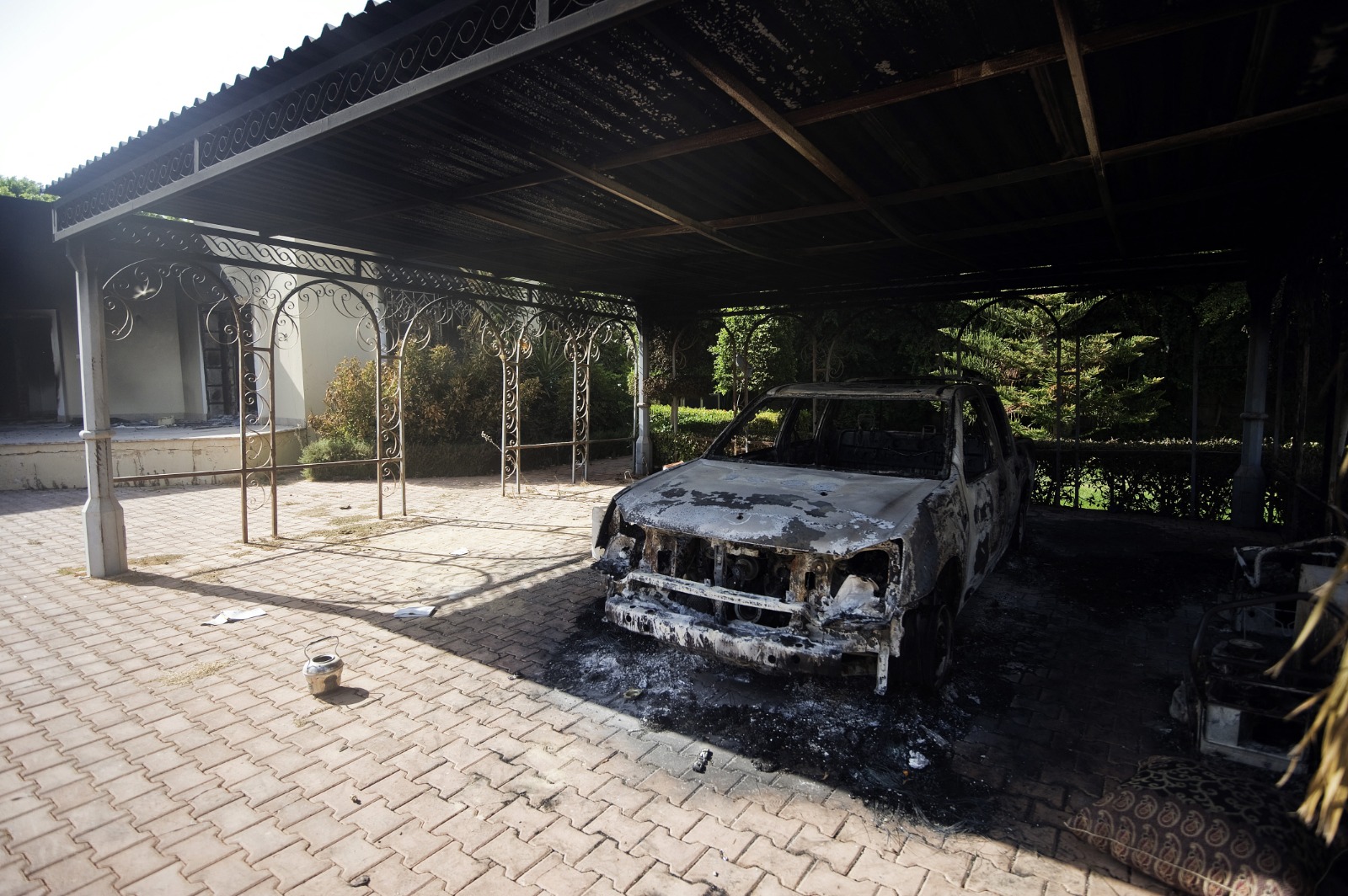 آثار الدمار عقب هجوم على مجمع القنصلية الأميركية في بنغازي، ليبيا. 13 سبتمبر 2012