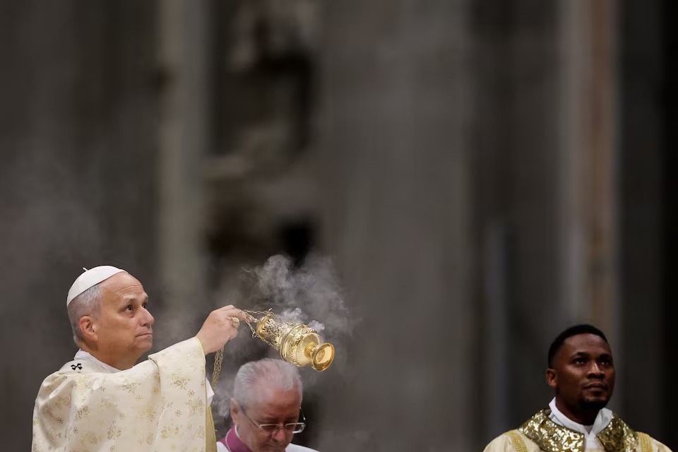 البابا ليو الرابع عشر، بابا الفاتيكان، يترأس قداس عيد الميلاد في كاتدرائية القديس بطرس، الفاتيكان، 25 ديسمبر 2025