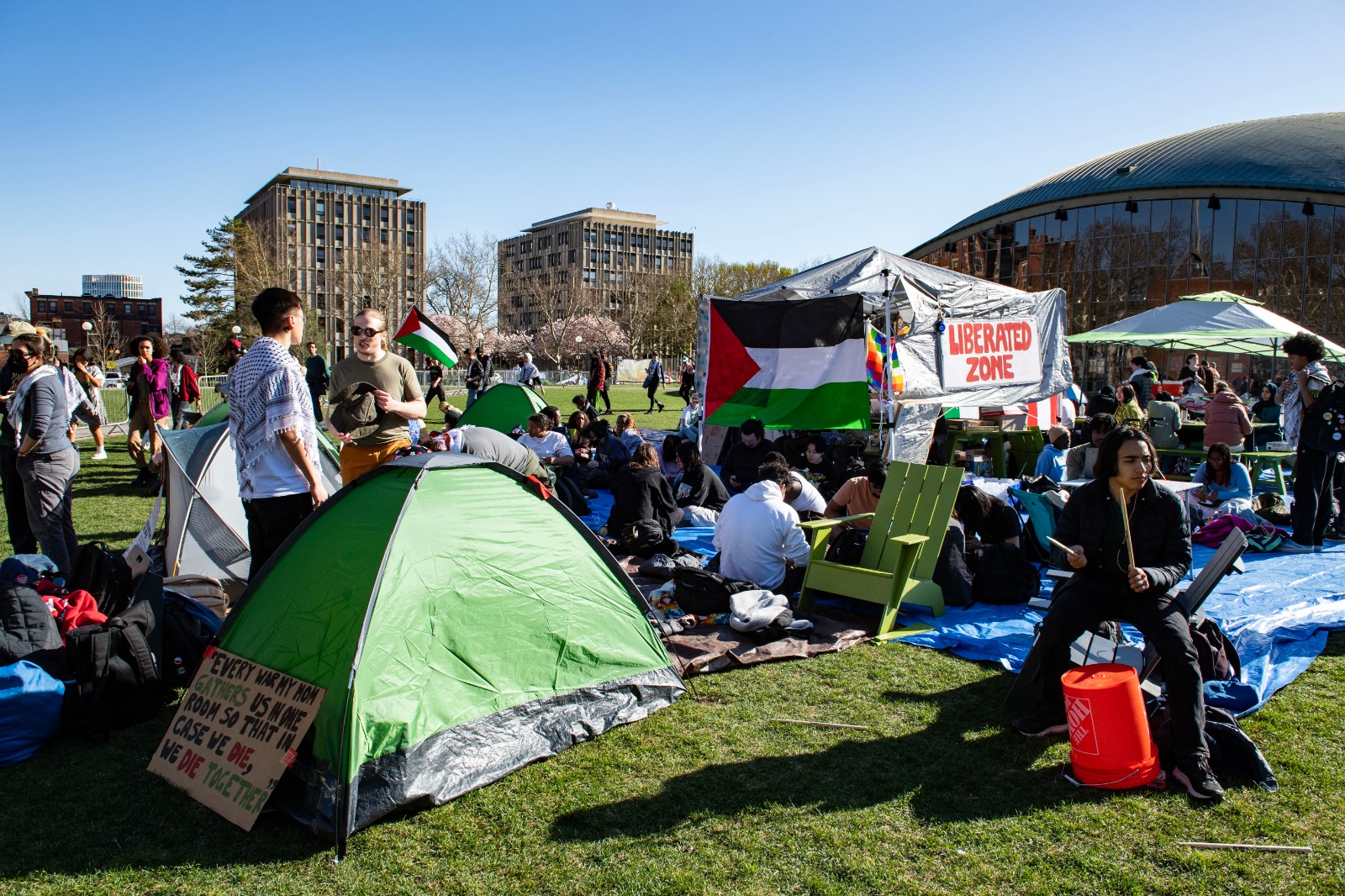 احتجاجات لطلاب من جامعة هارفارد ومعهد ماساتشوستس دعماً للفلسطينيين في غزة. 22 أبريل 2024