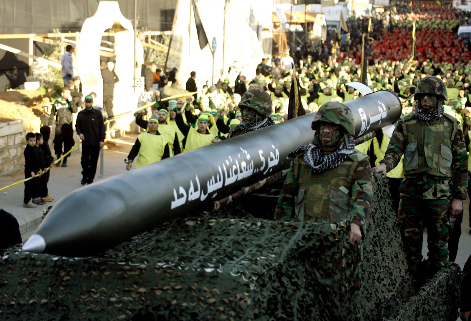 صاروخ فجر 5 خلال استعراض عسكري لحزب الله في مدينة النبطية بجنوب لبنان. 28 نوفمبر 2012