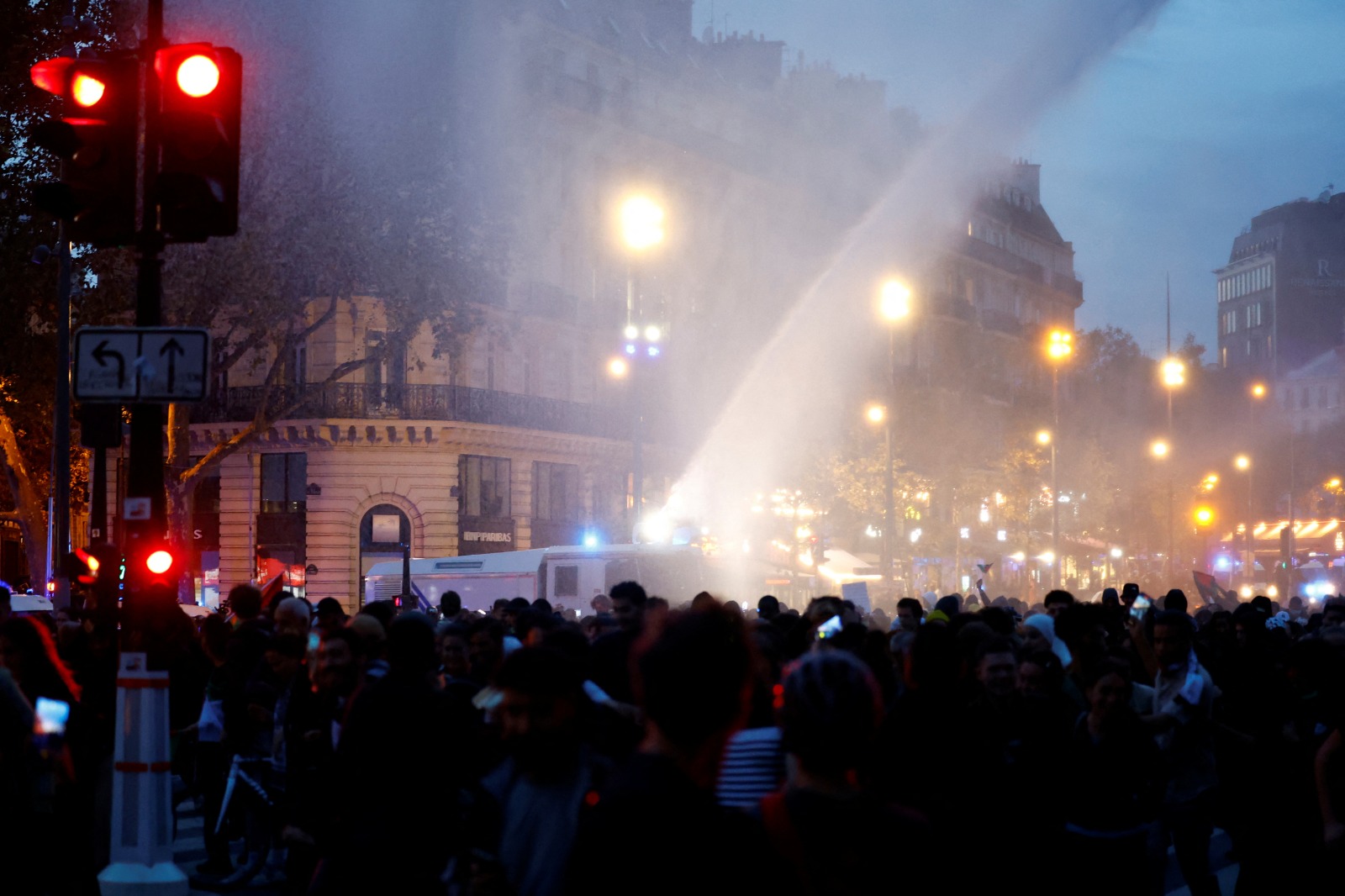 الشرطة الفرنسية تفرق مظاهرة مؤيدة لفلسطين في العاصمة باريس. 12 أكتوبر 2023