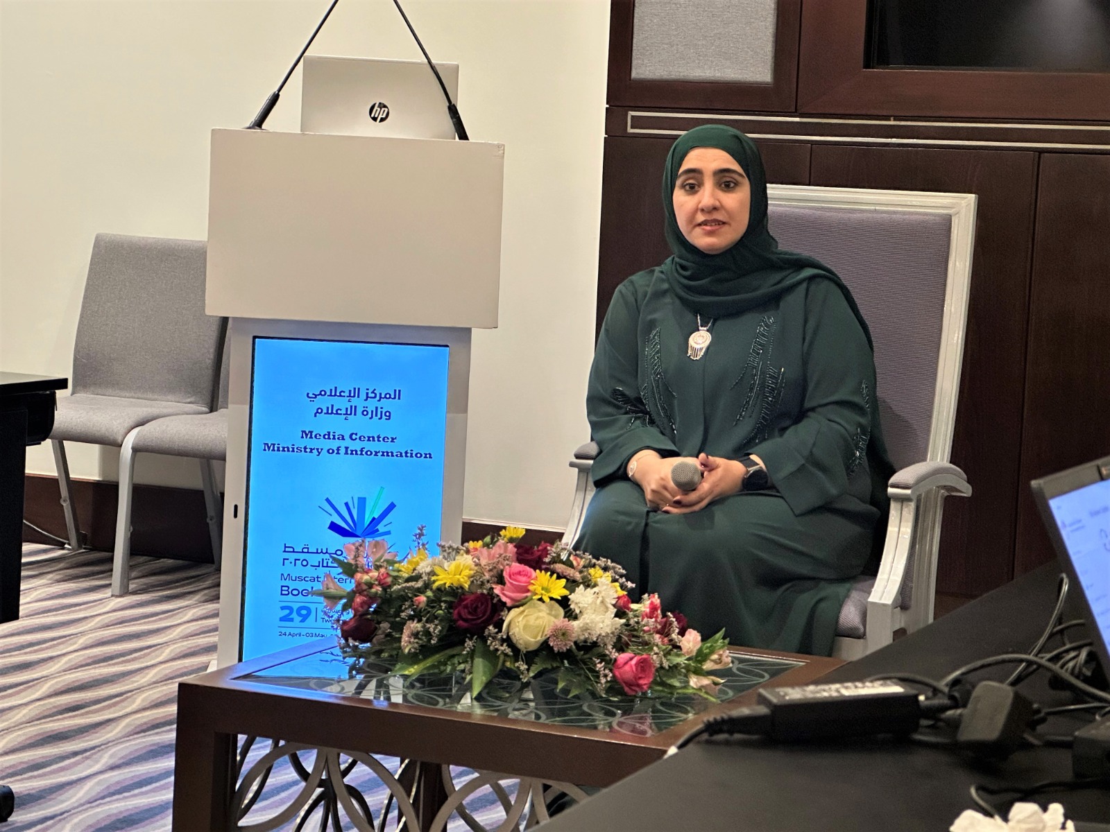 الباحثة العُمانية مكية الكمزارية. 28 أبريل 2025