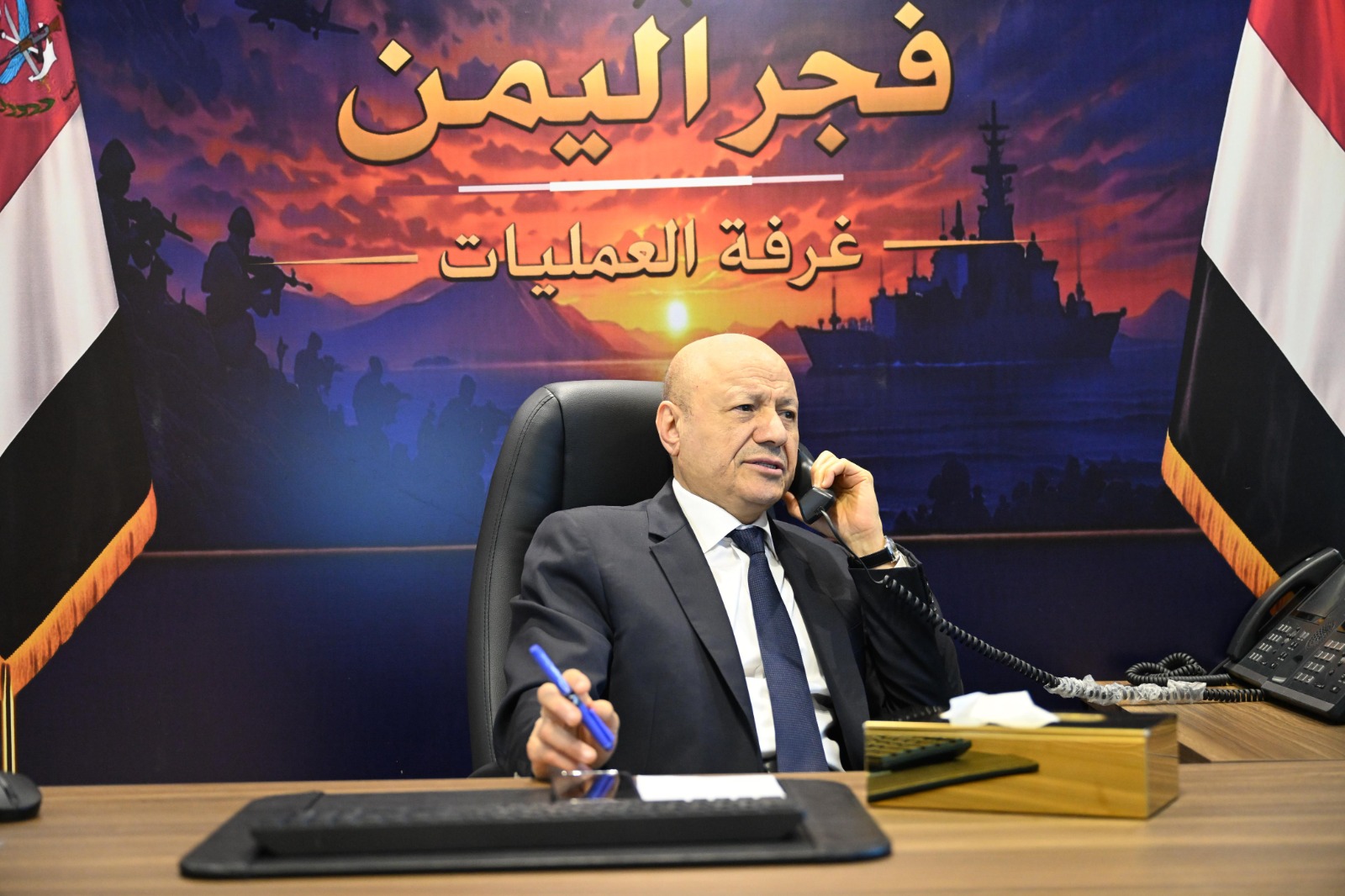 العليمي يوجه بالرد على مصادر التهديد عقب استهداف الحوثيين قصر معاشيق
