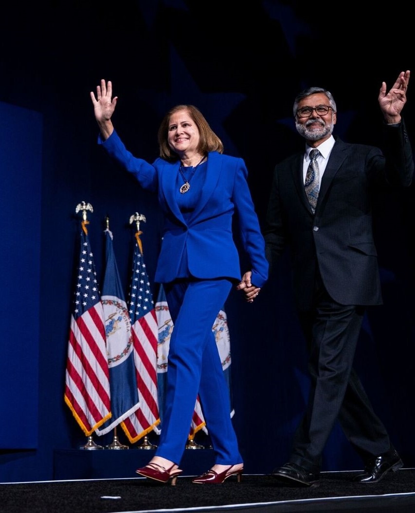 الديمقراطية غزالة هاشمي بعد إعلان فوزها بمنصب نائب حاكم ولاية فيرجينيا. 4 نوفمبر 2025