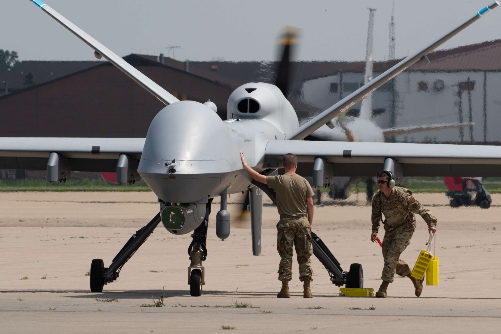 طائرة مسيرة من طراز MQ-9 تصنعها شركة General Atomics تحلق خلال تجربة طيران