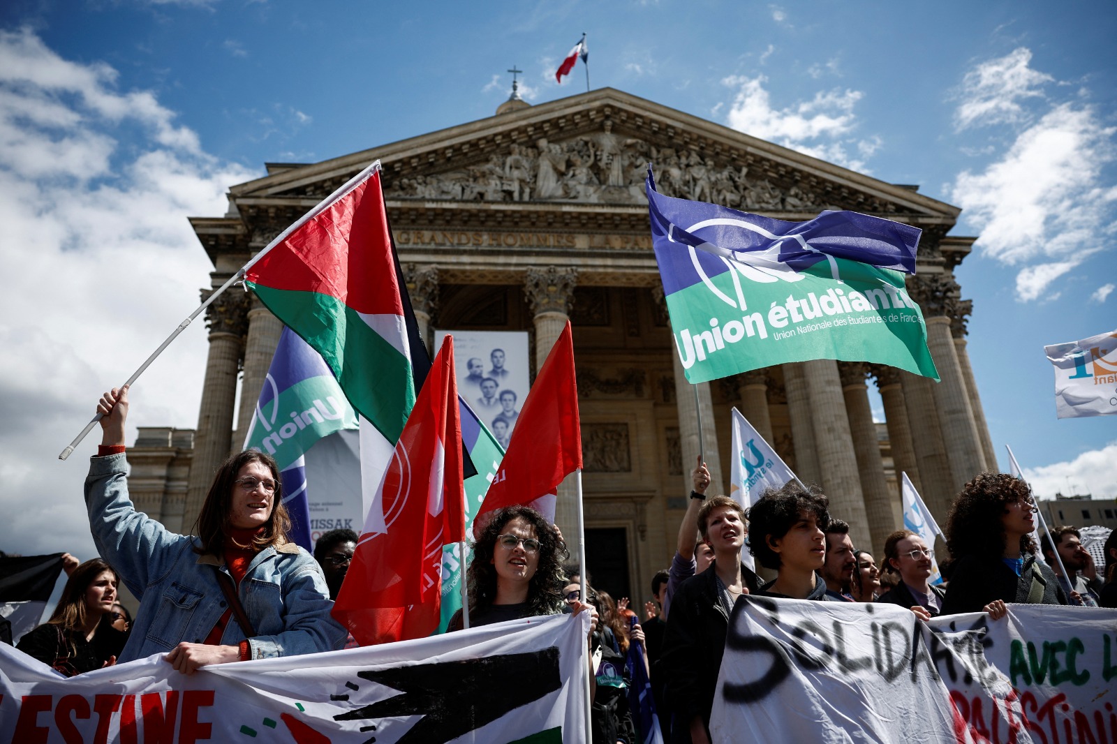طلاب يحتجون وسط باريس دعماً للفلسطينيين. 3 مايو 2024