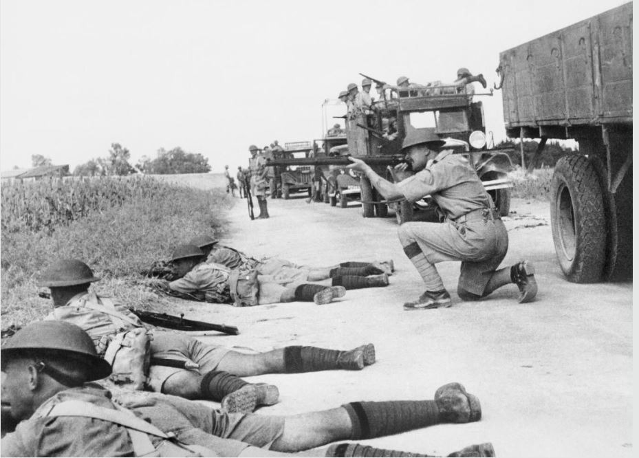 جنود بريطانيون خلال الاضطرابات بين العرب واليهود في جنين، فلسطين 1936