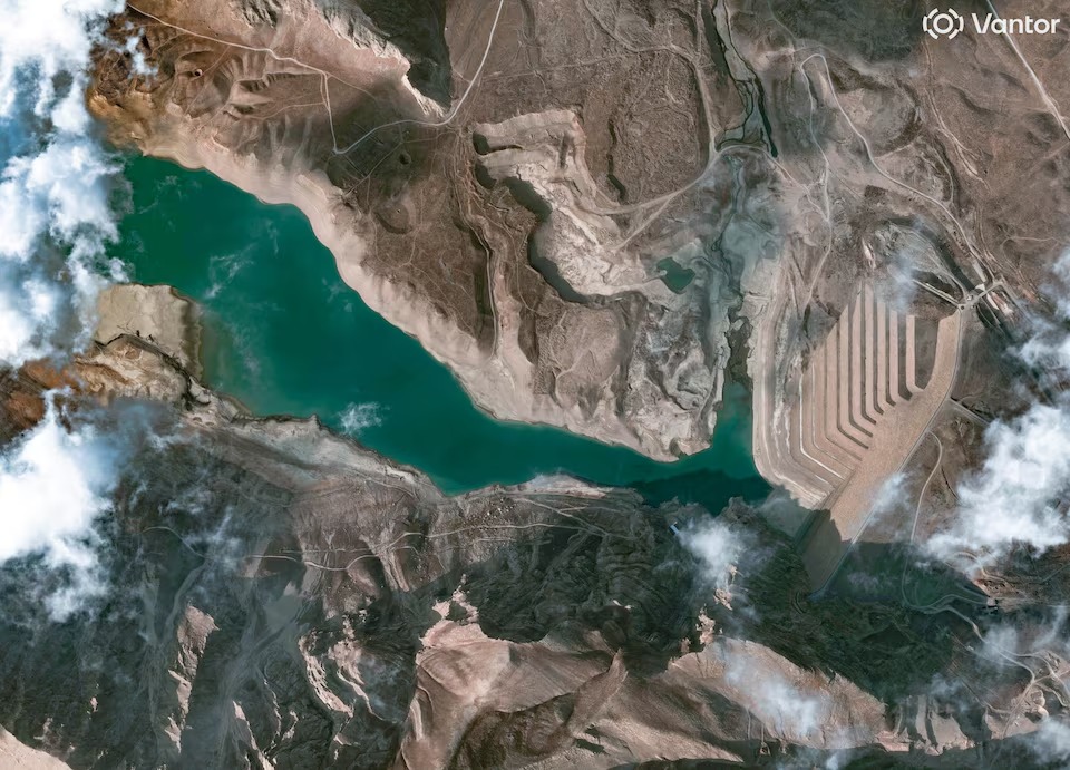 صورة بالأقمار الاصطناعية تظهر منسوب المياه خلف سد إيراني في 25 أكتوبر 2025