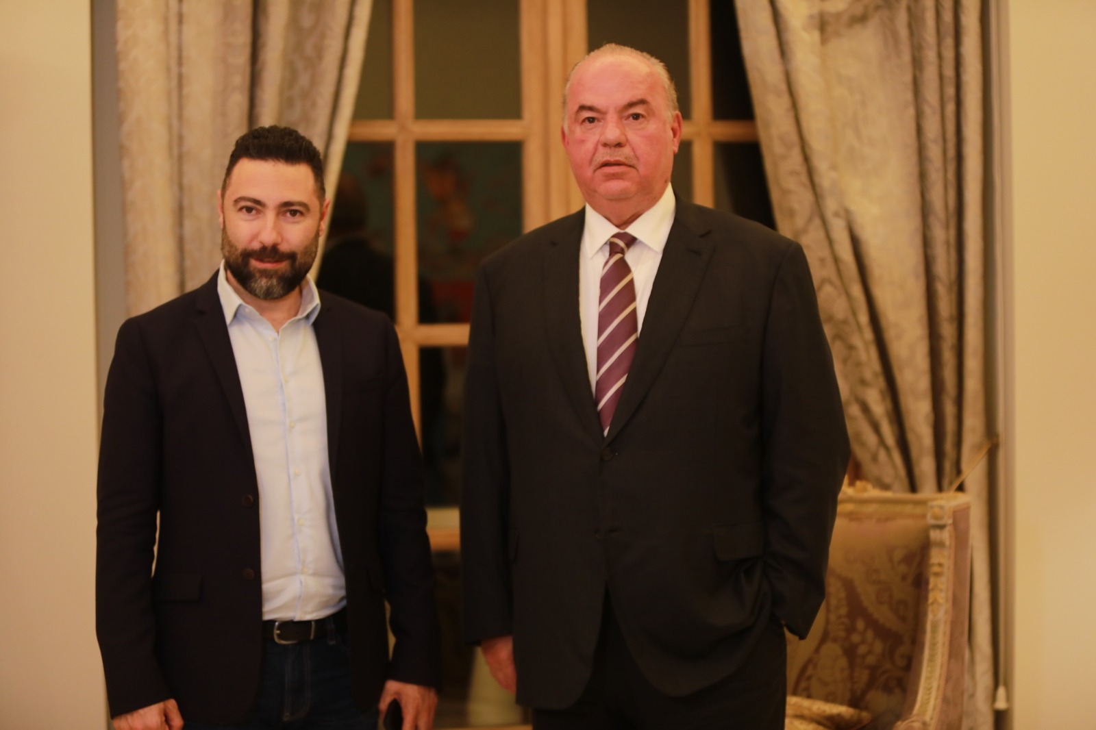 الزميل طوني بولس يحاور الوزير شارل حاج (اندبندنت عربية)