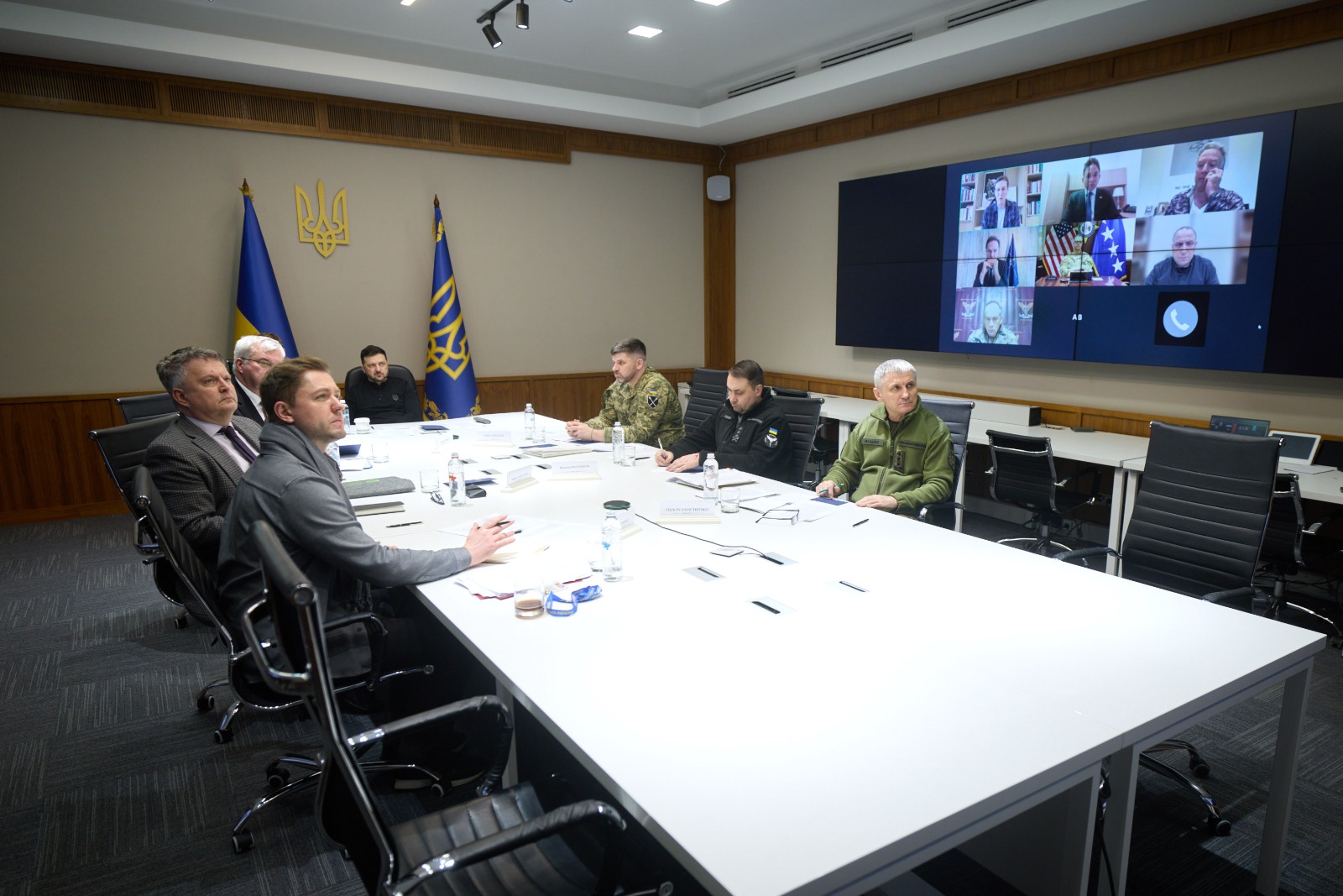 الرئيس الأوكراني فولوديمير زيلينسكي خلال مشاركته في اجتماع عبر الفيديو مع مسؤولين أميركيين. 11 ديسمبر 2025